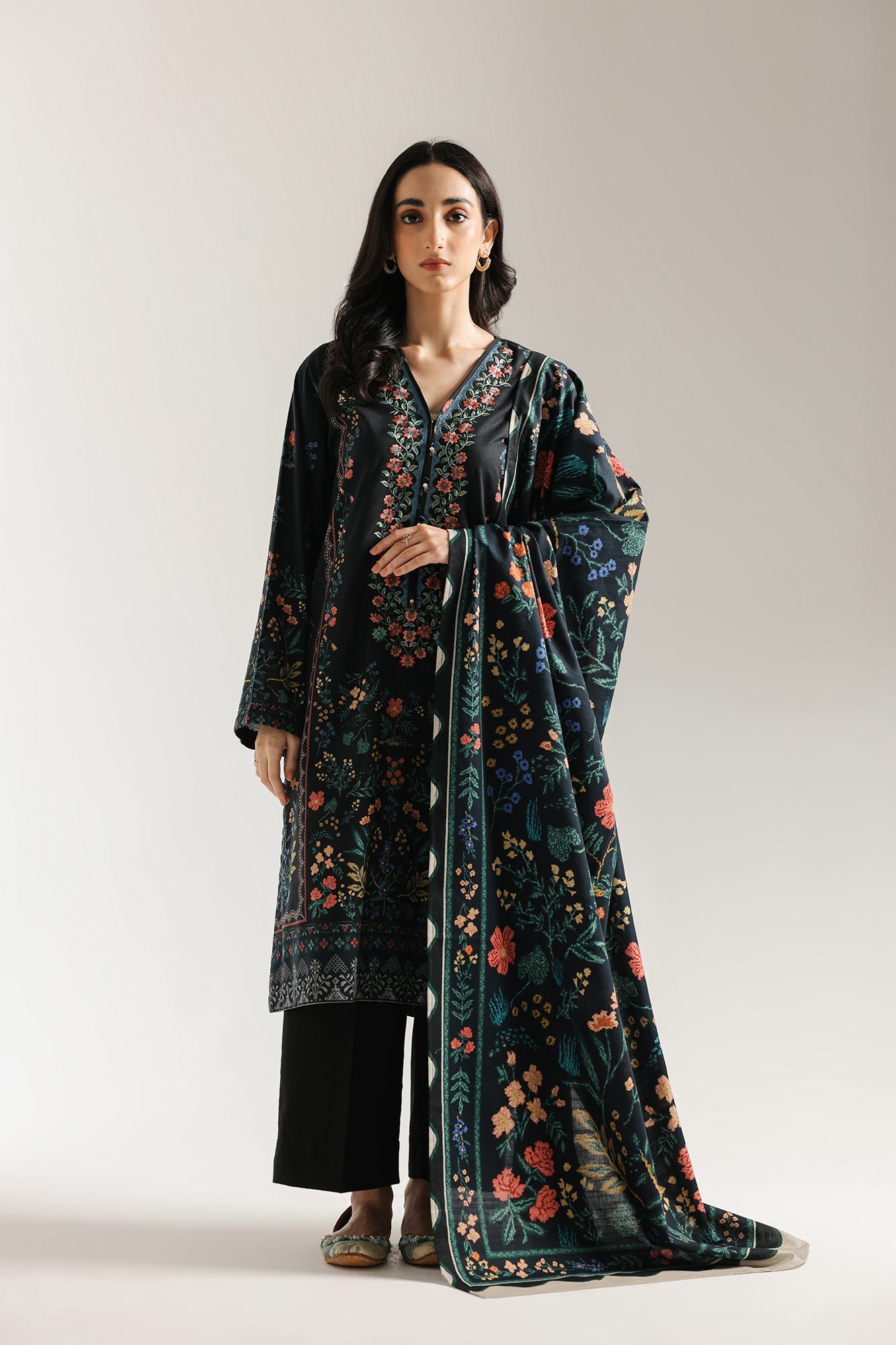 EMBROIDERED SUIT (E0747/203/902)