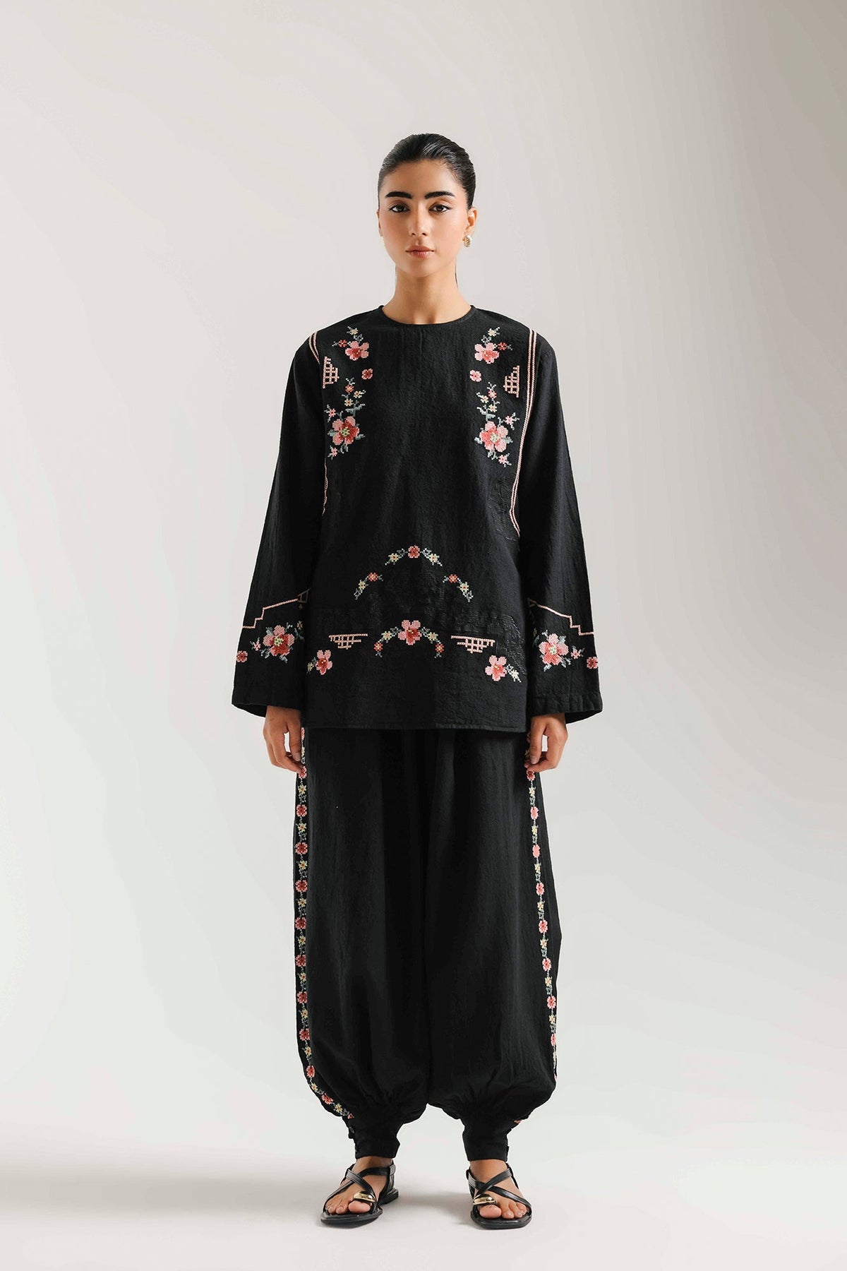 EMBROIDERED SUIT (E0753/106/902)