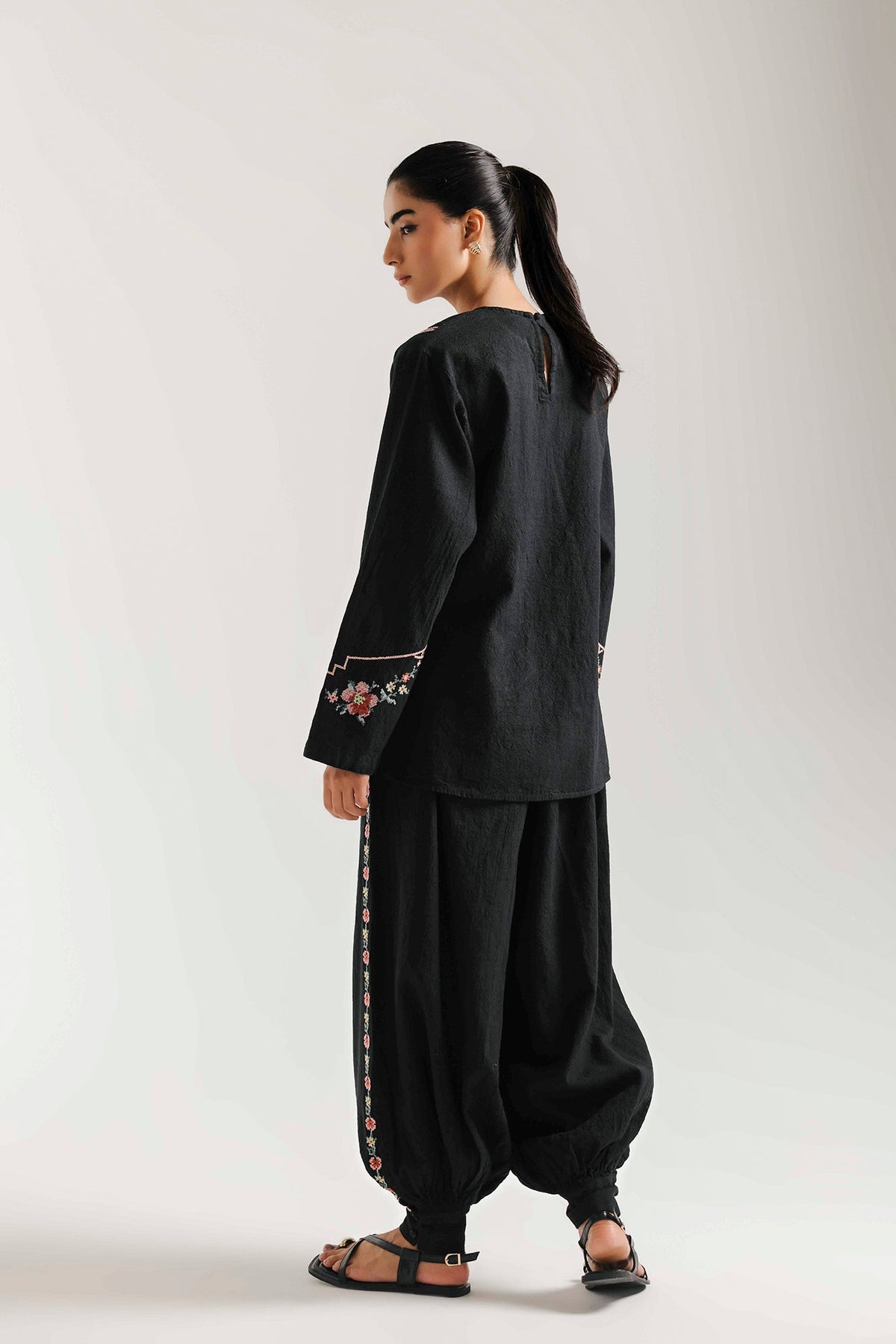 EMBROIDERED SUIT (E0753/106/902)