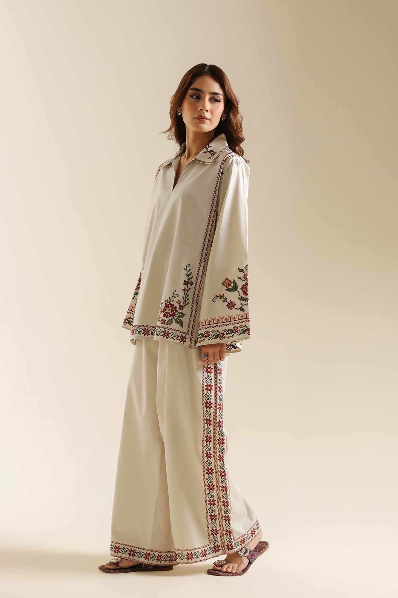 https://cdn.shopify.com/s/files/1/2290/7917/files/E0779-119_2.jpg?v=1771238478