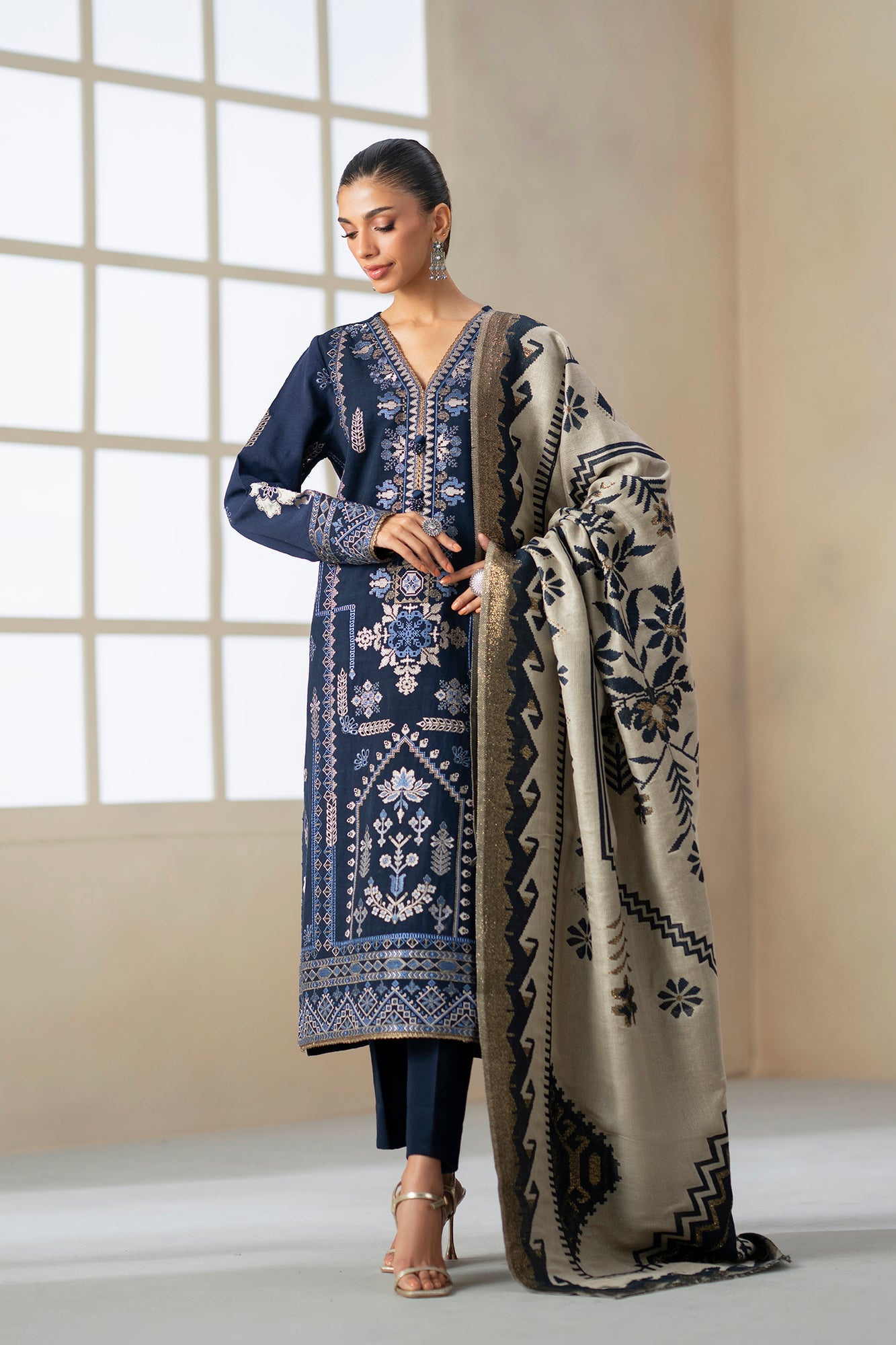 EMBROIDERED SUIT (E0802/203/619)