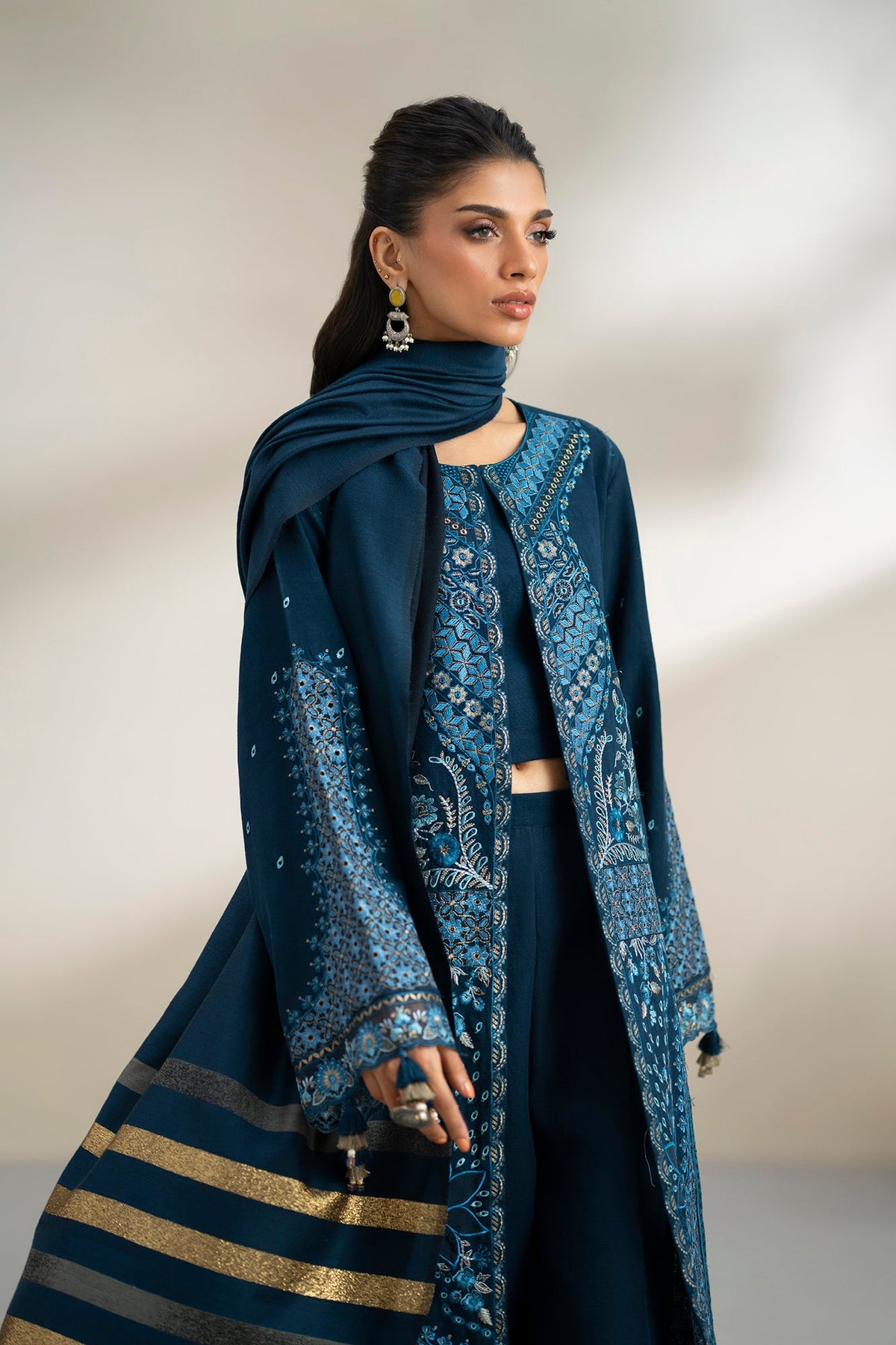 EMBROIDERED SUIT (E0806/203/602)