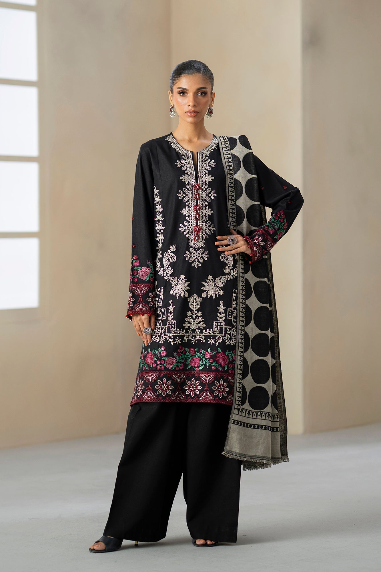 EMBROIDERED SUIT (E0809/203/902)