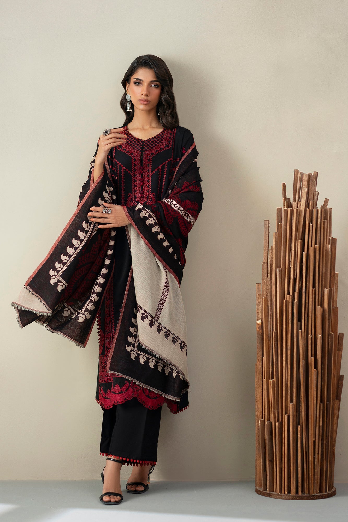 EMBROIDERED SUIT (E0810/203/902)