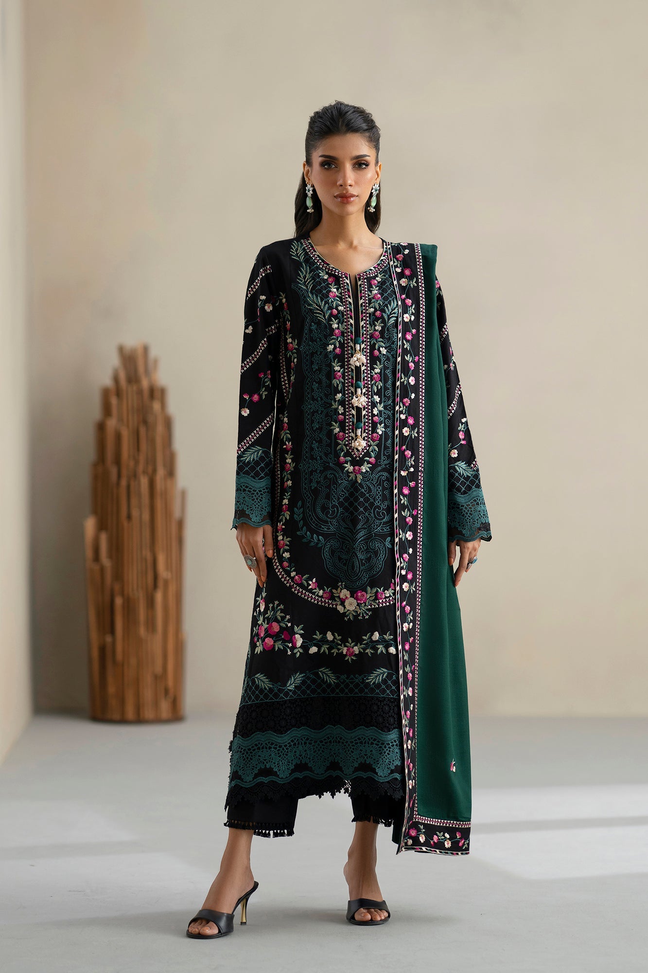 EMBROIDERED SUIT (E0812/203/902)