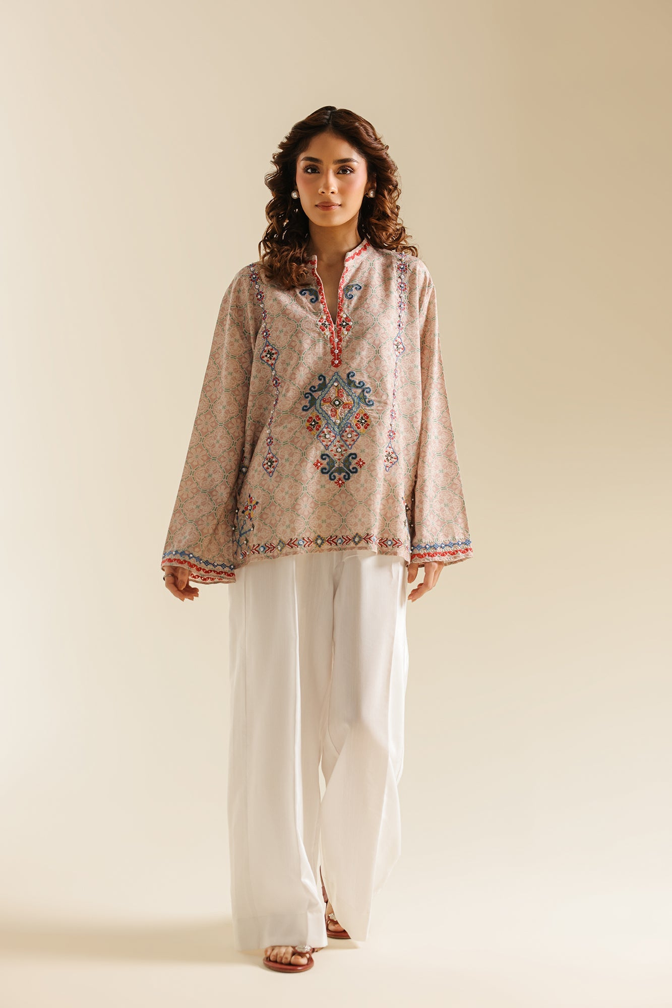 EMBROIDERED TOP (E0813/119/328)