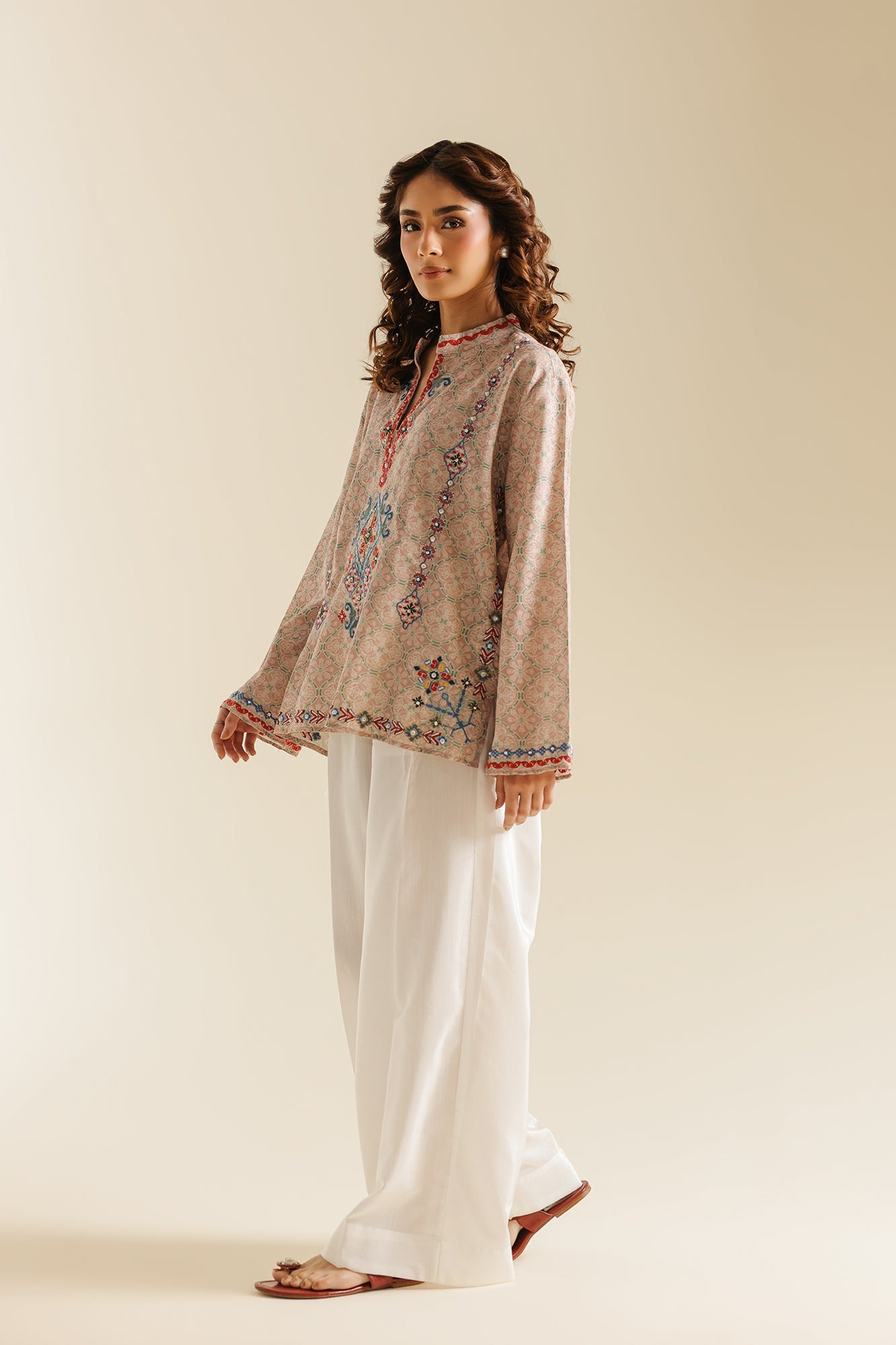 EMBROIDERED TOP (E0813/119/328)