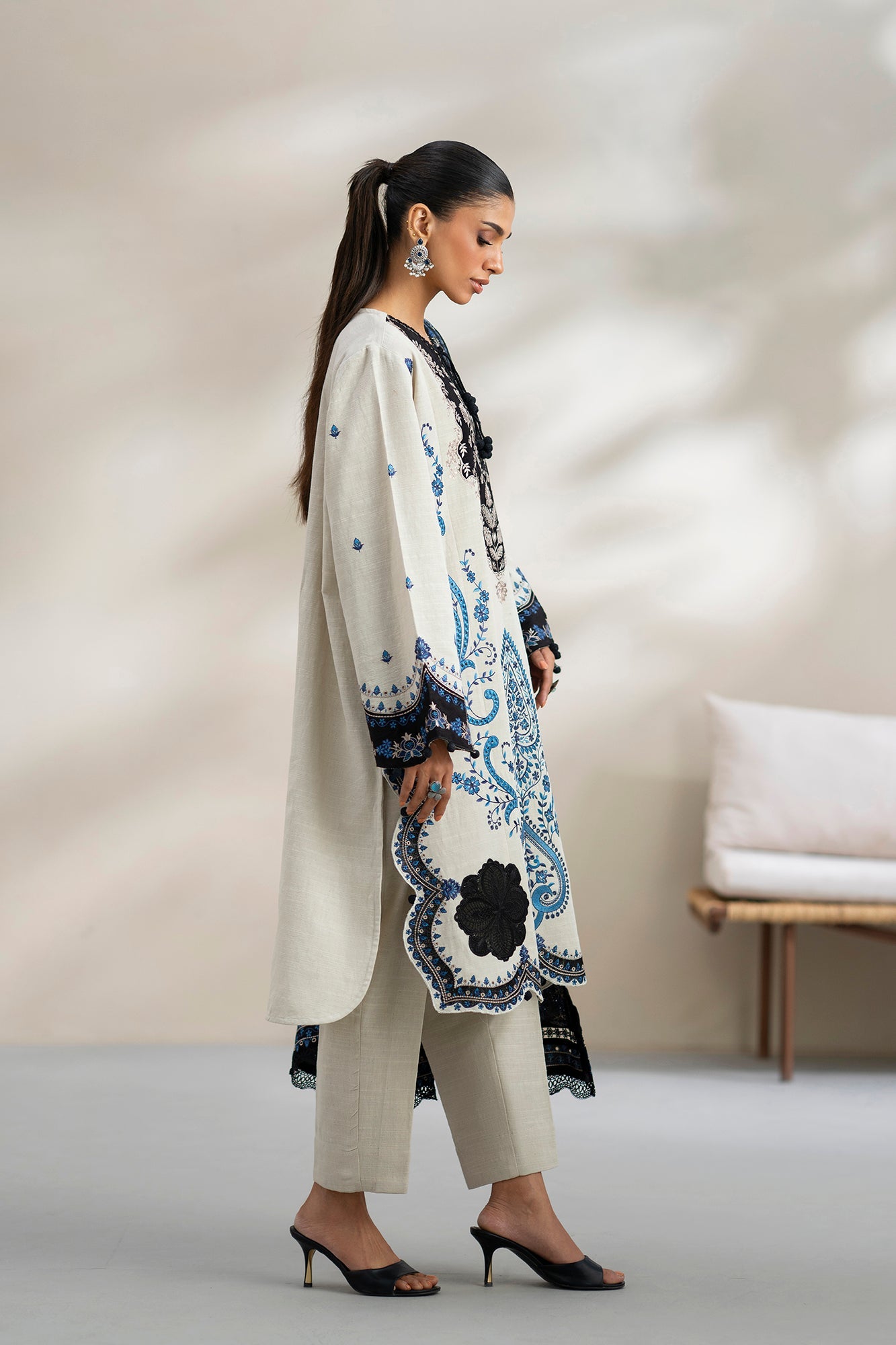 EMBROIDERED SUIT (E0814/203/817)