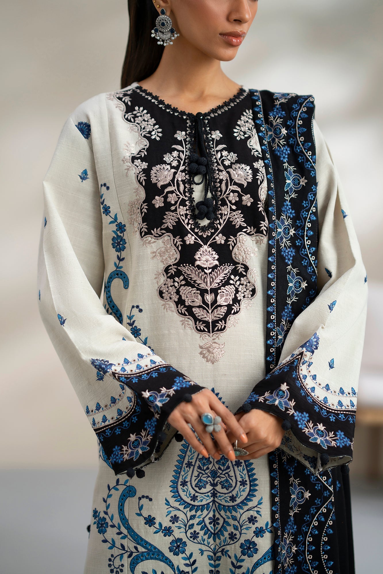 EMBROIDERED SUIT (E0814/203/817)