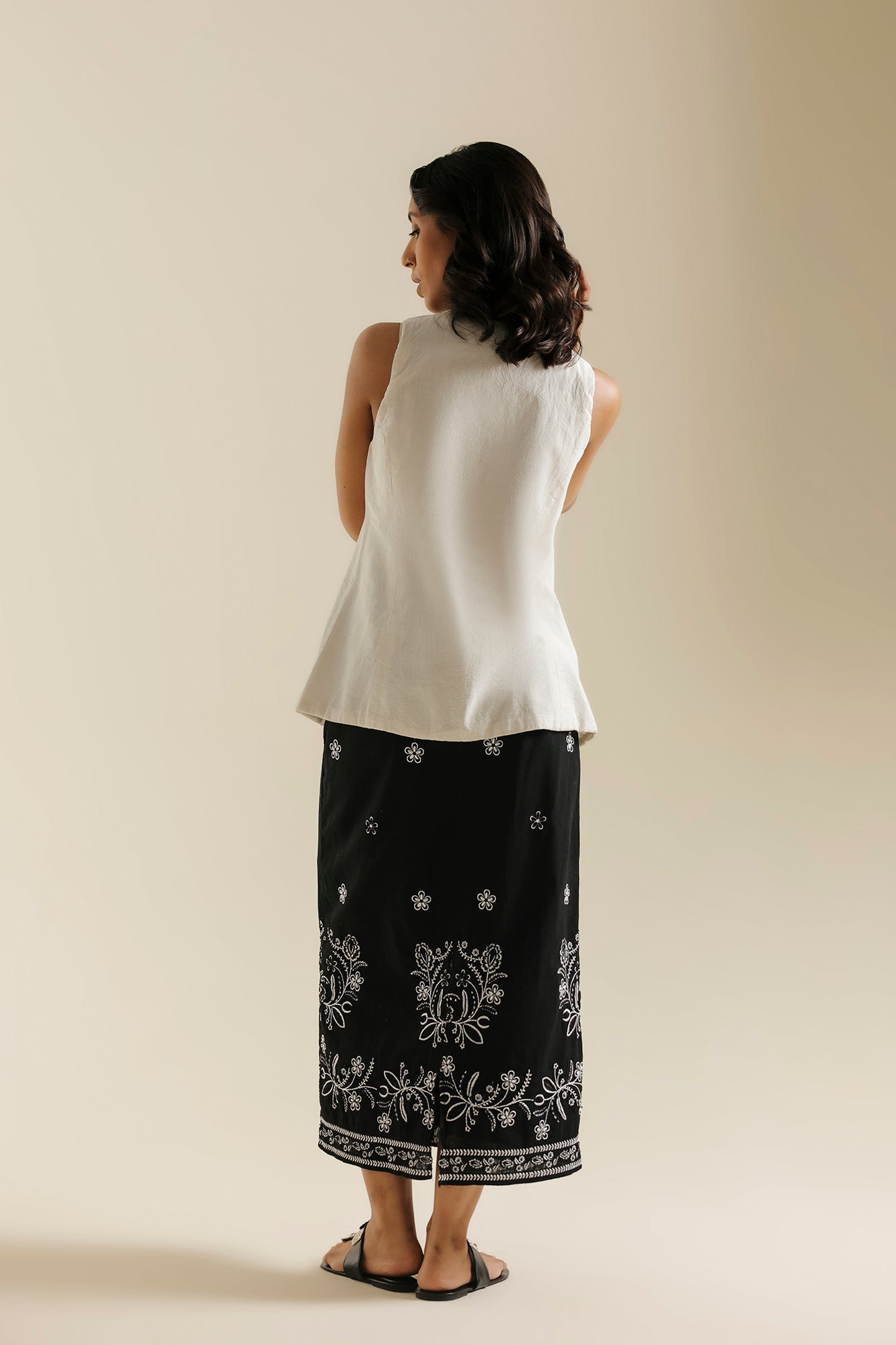 EMBROIDERED WAISTCOAT (E0815/119/115)