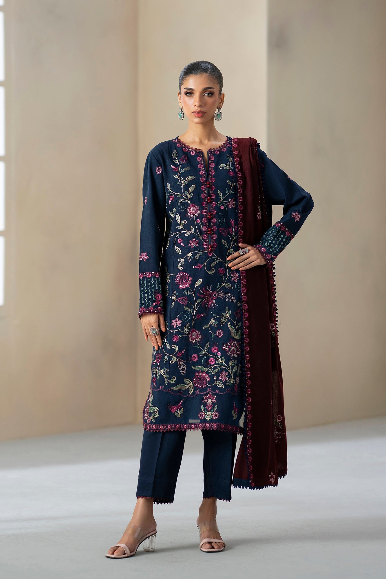 EMBROIDERED SUIT (E0815/203/618)