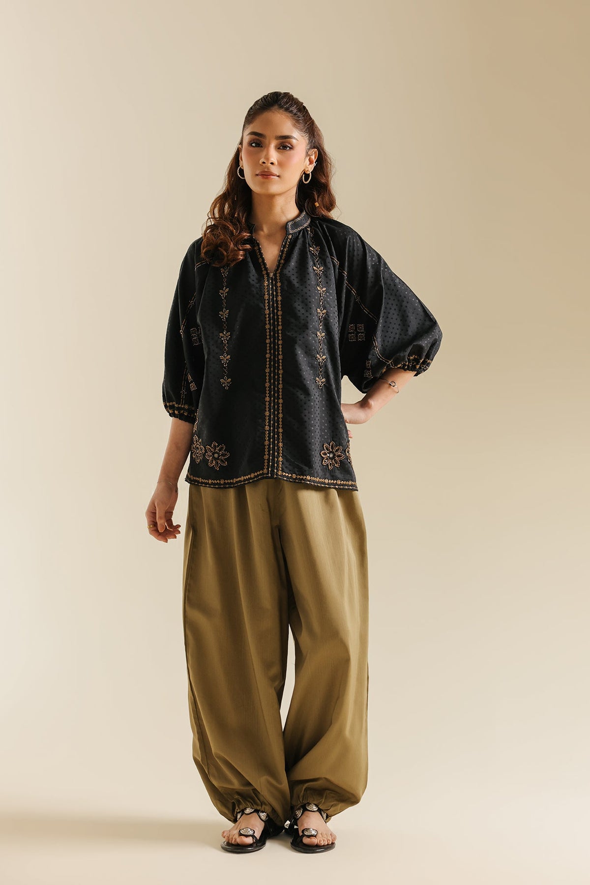 EMBROIDERED TOP (E0818/119/902)