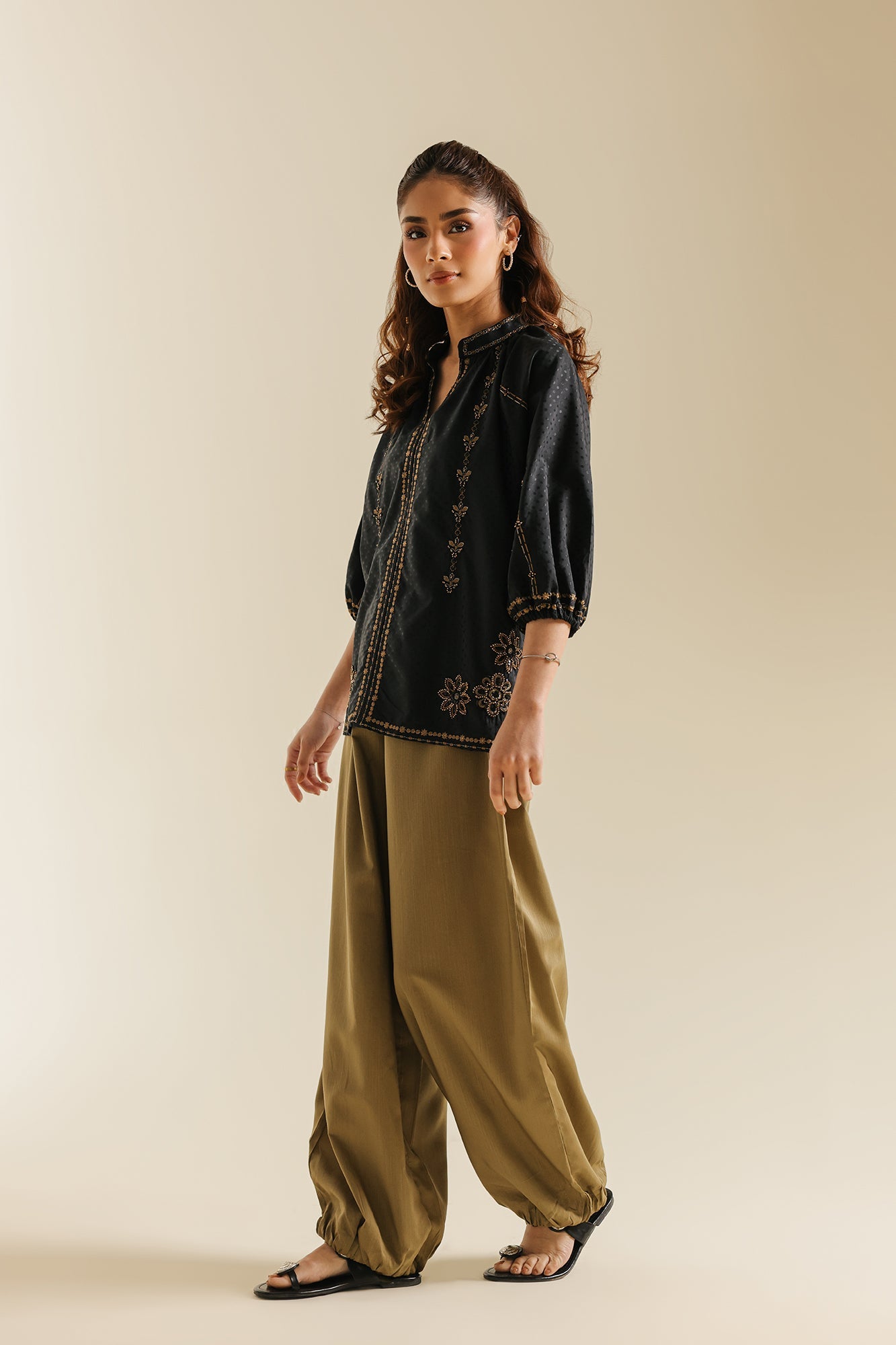 EMBROIDERED TOP (E0818/119/902)