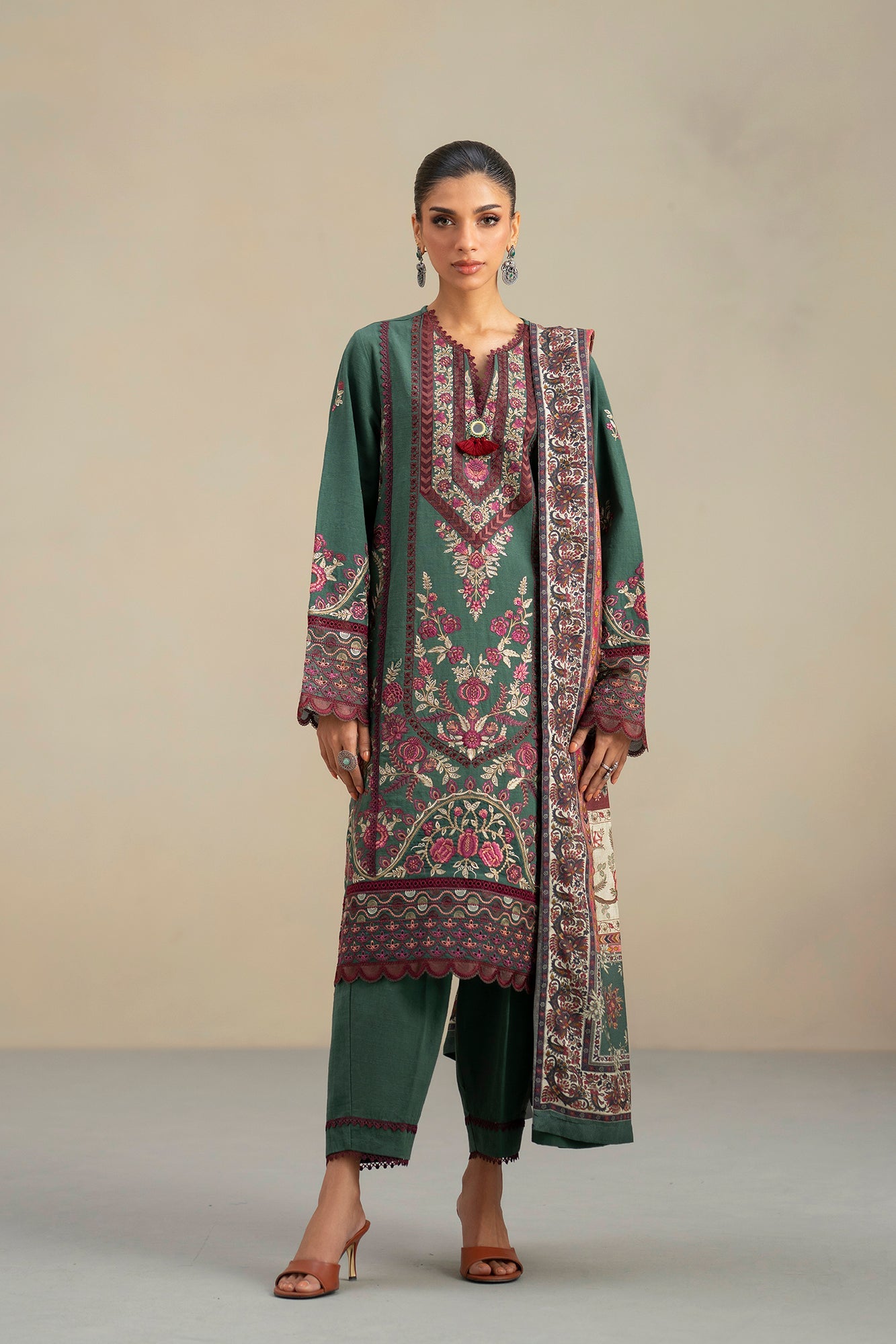 EMBROIDERED SUIT (E0818/203/704)