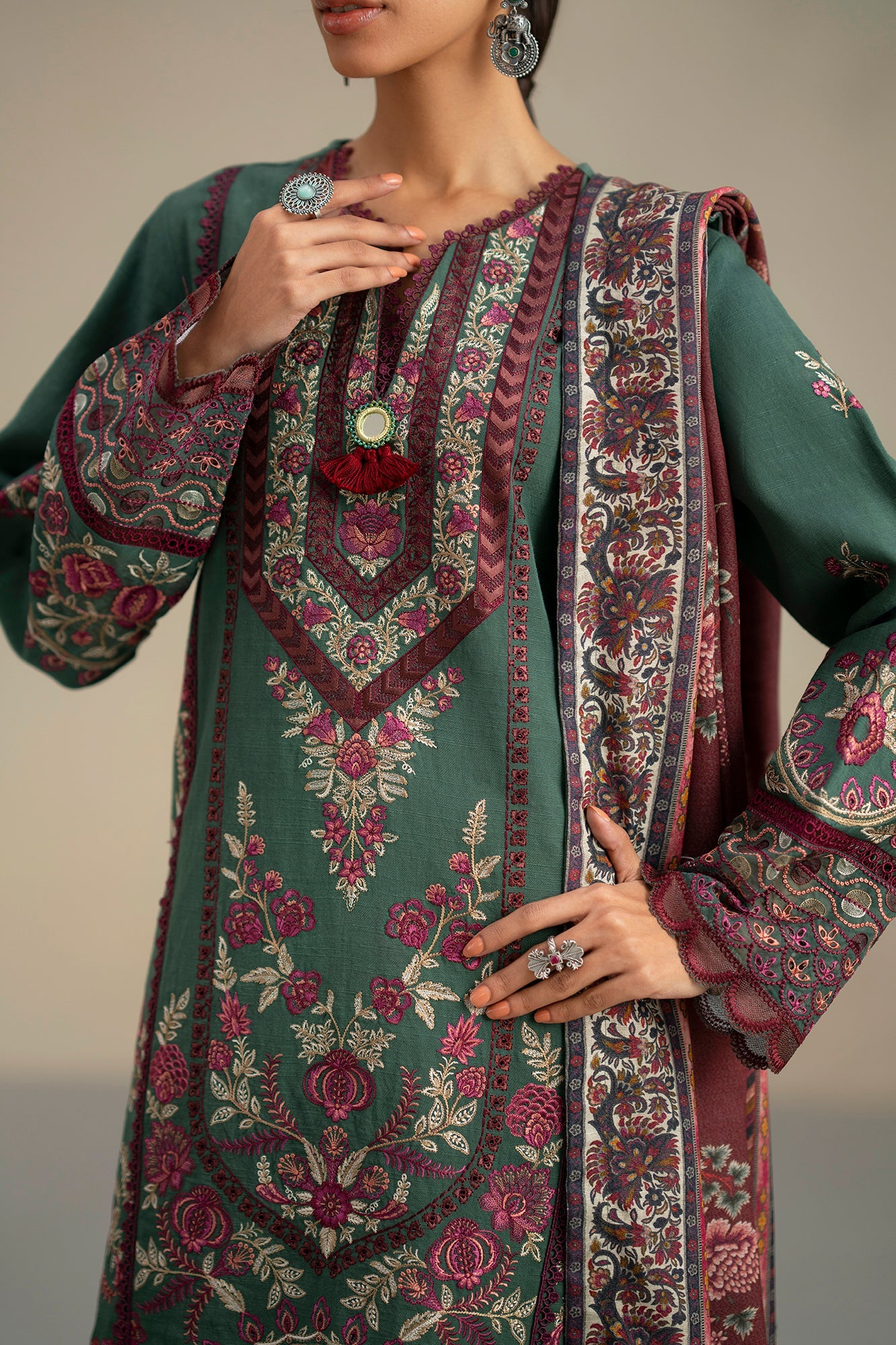 EMBROIDERED SUIT (E0818/203/704)