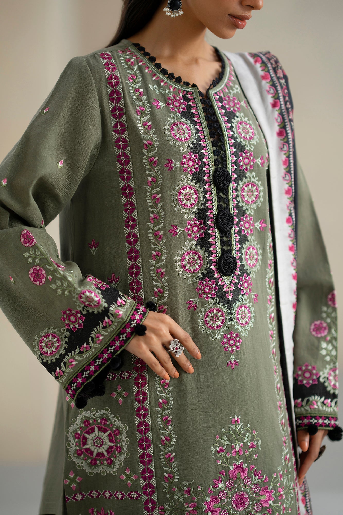 EMBROIDERED SUIT (E0819/203/120)