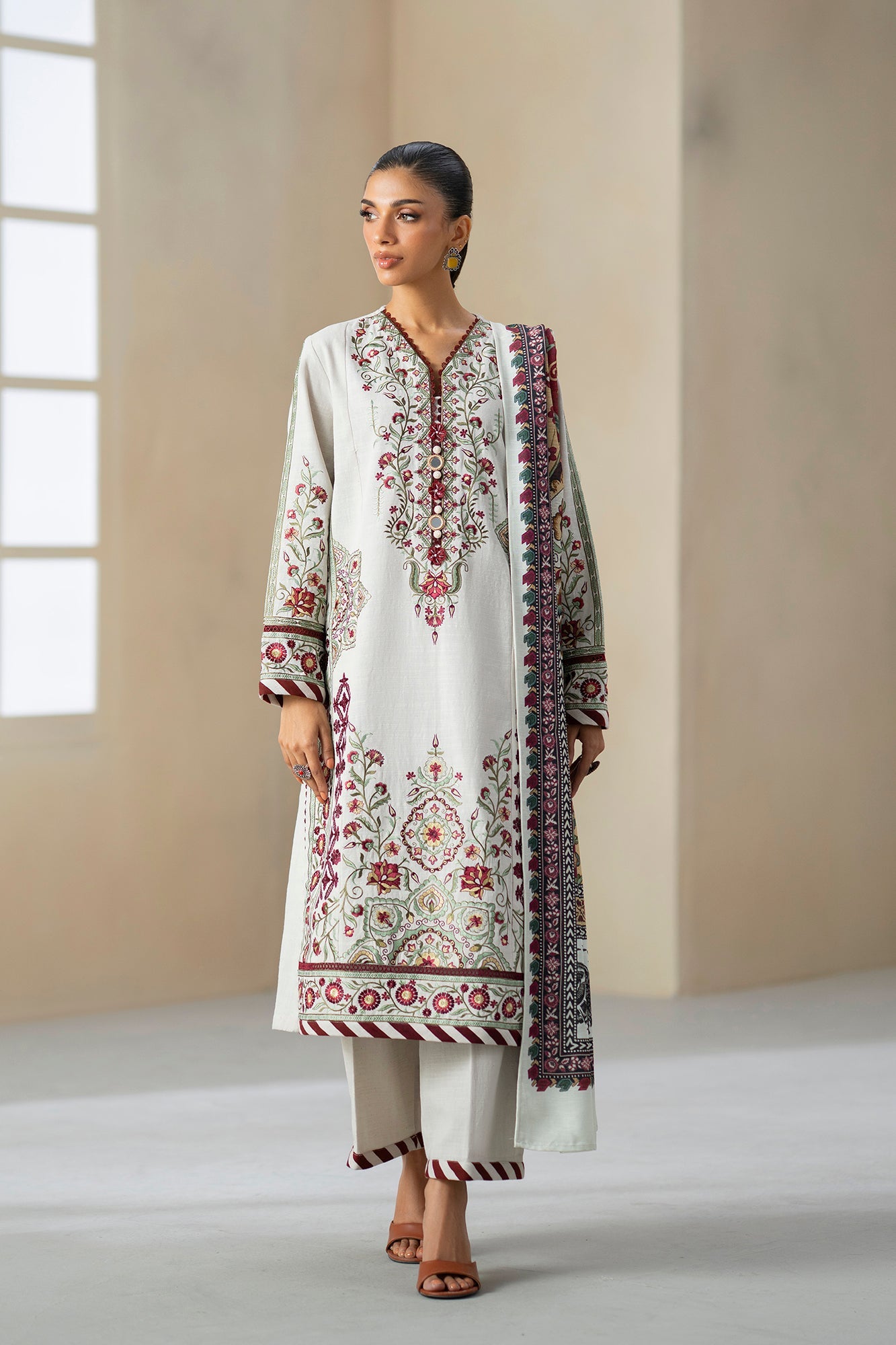 EMBROIDERED SUIT (E0820/203/004)