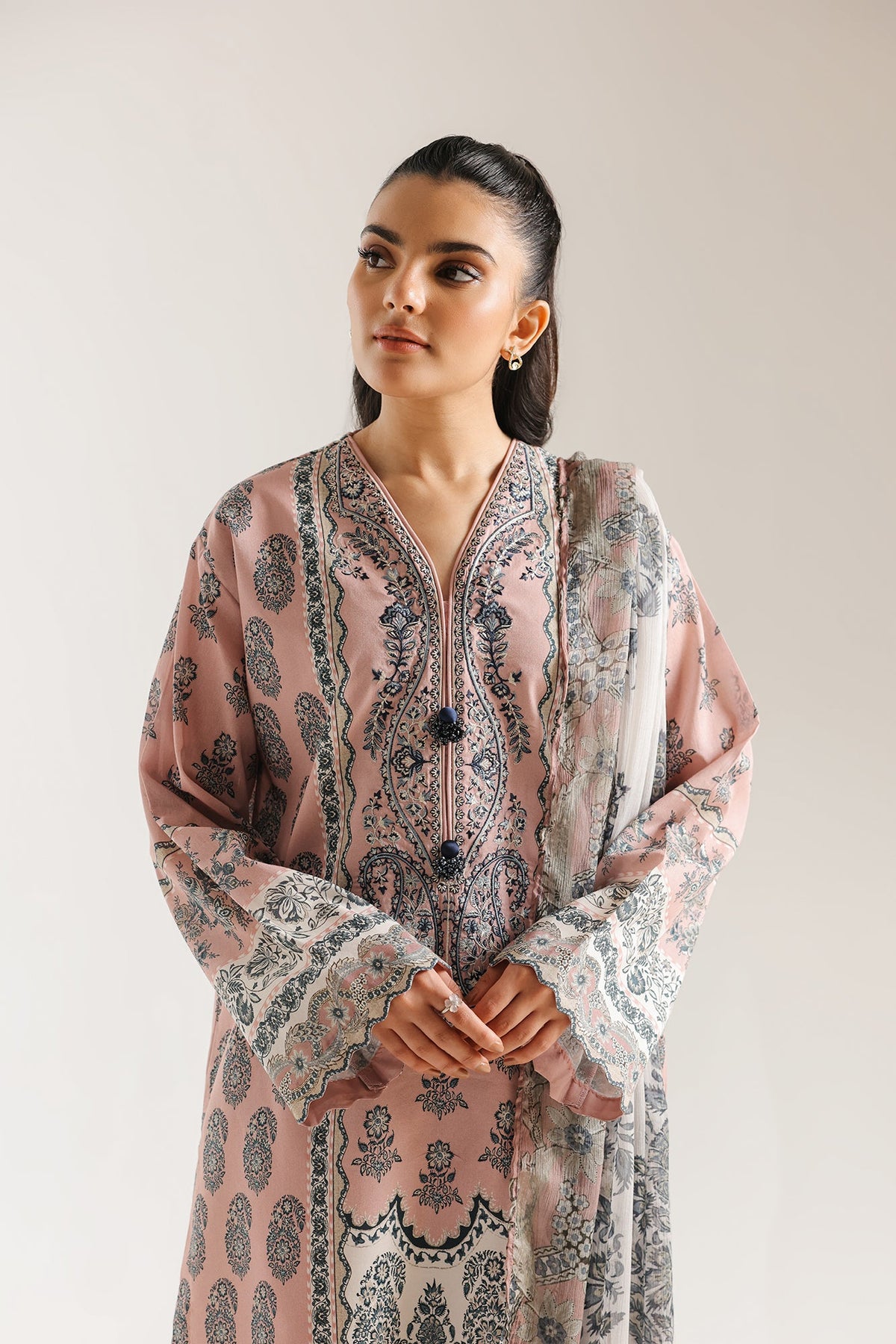 EMBROIDERED SUIT (E0821/203/427)