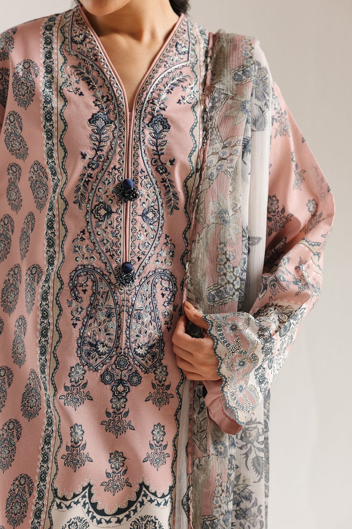 EMBROIDERED SUIT (E0821/203/427)