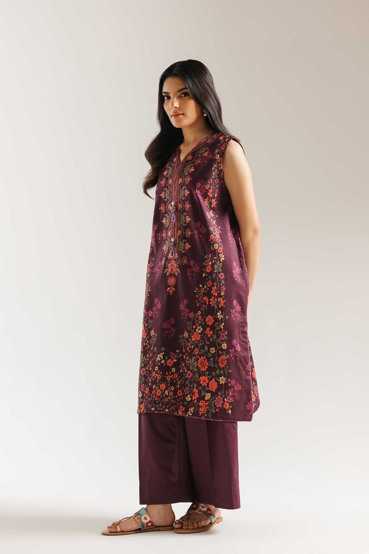 EMBROIDERED SUIT (E0823/203/520)