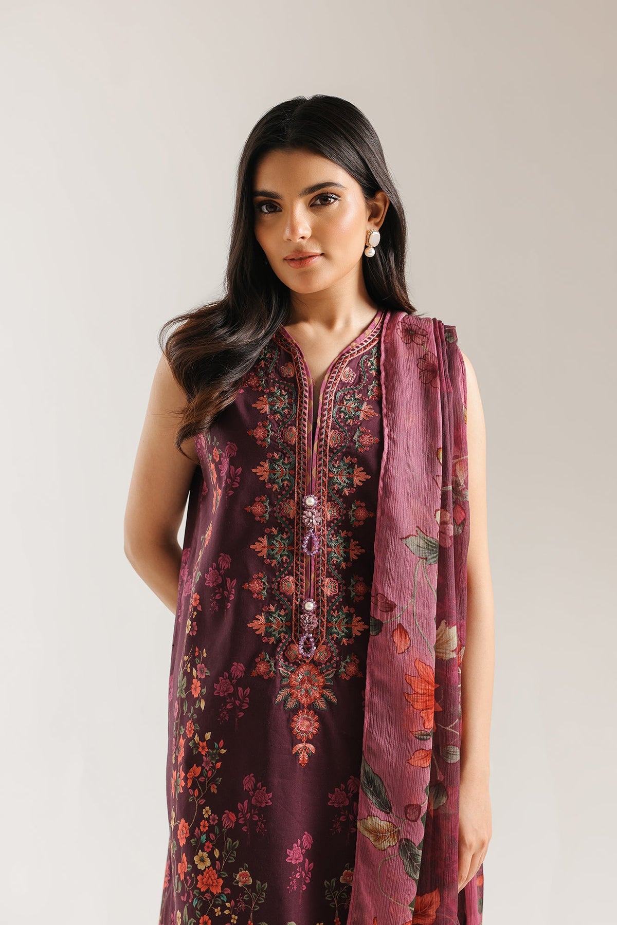 EMBROIDERED SUIT (E0823/203/520)