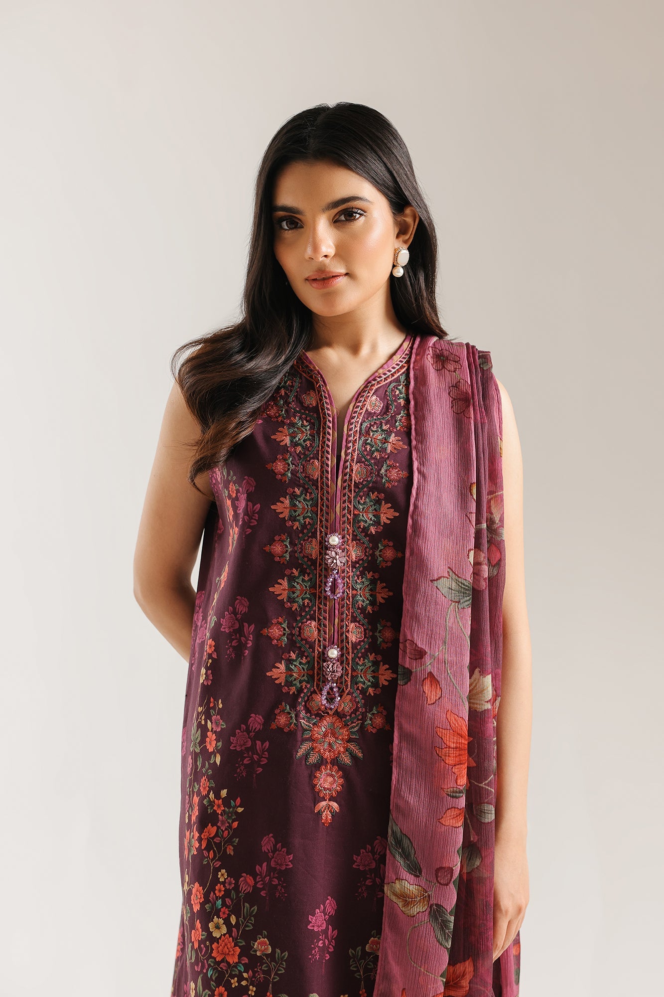 EMBROIDERED SUIT (E0823/203/520)