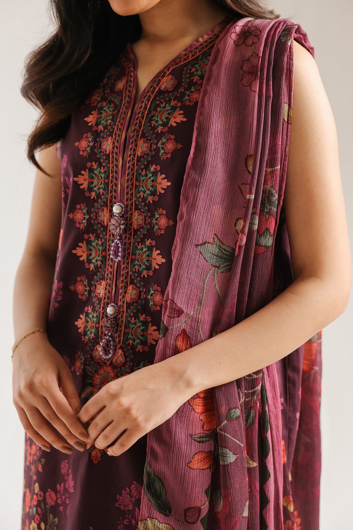 EMBROIDERED SUIT (E0823/203/520)