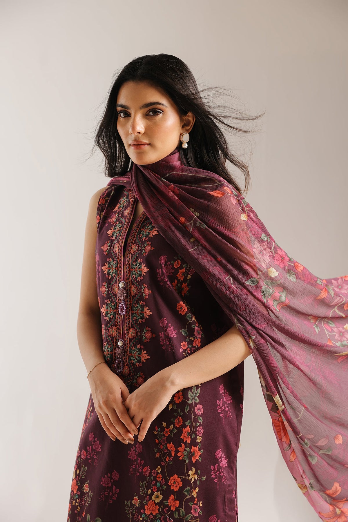 EMBROIDERED SUIT (E0823/203/520)