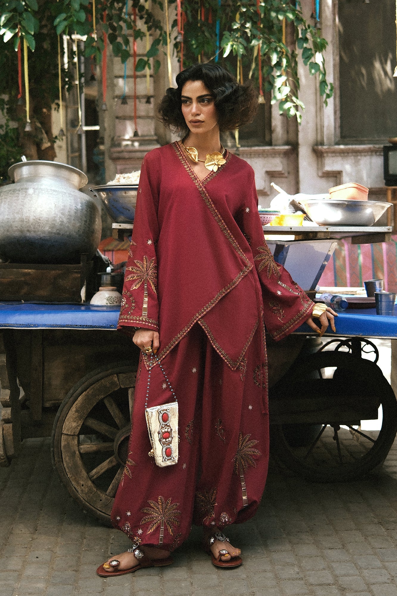 EMBROIDERED SUIT (E0826/119/305)
