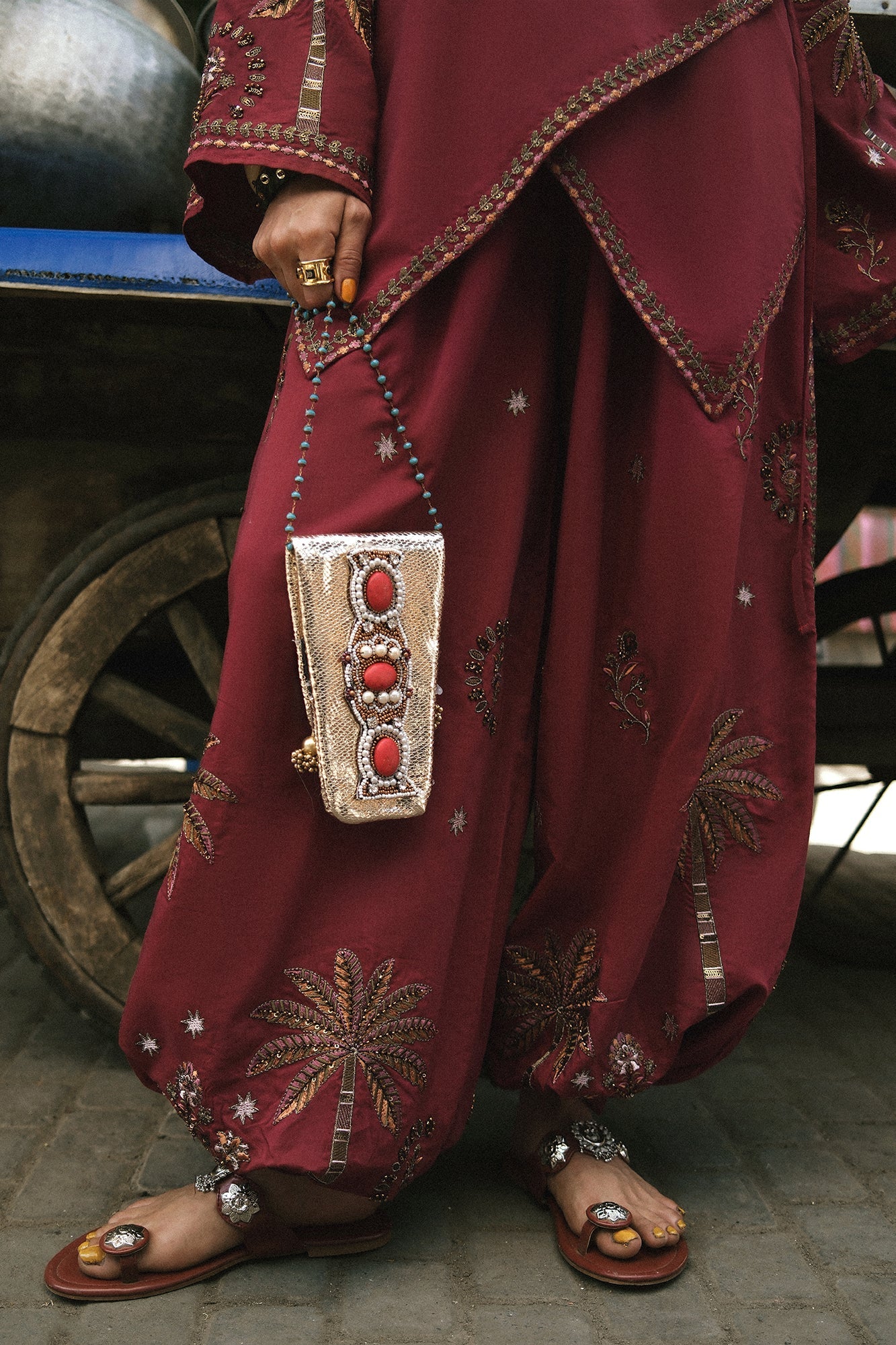 EMBROIDERED SUIT (E0826/119/305)