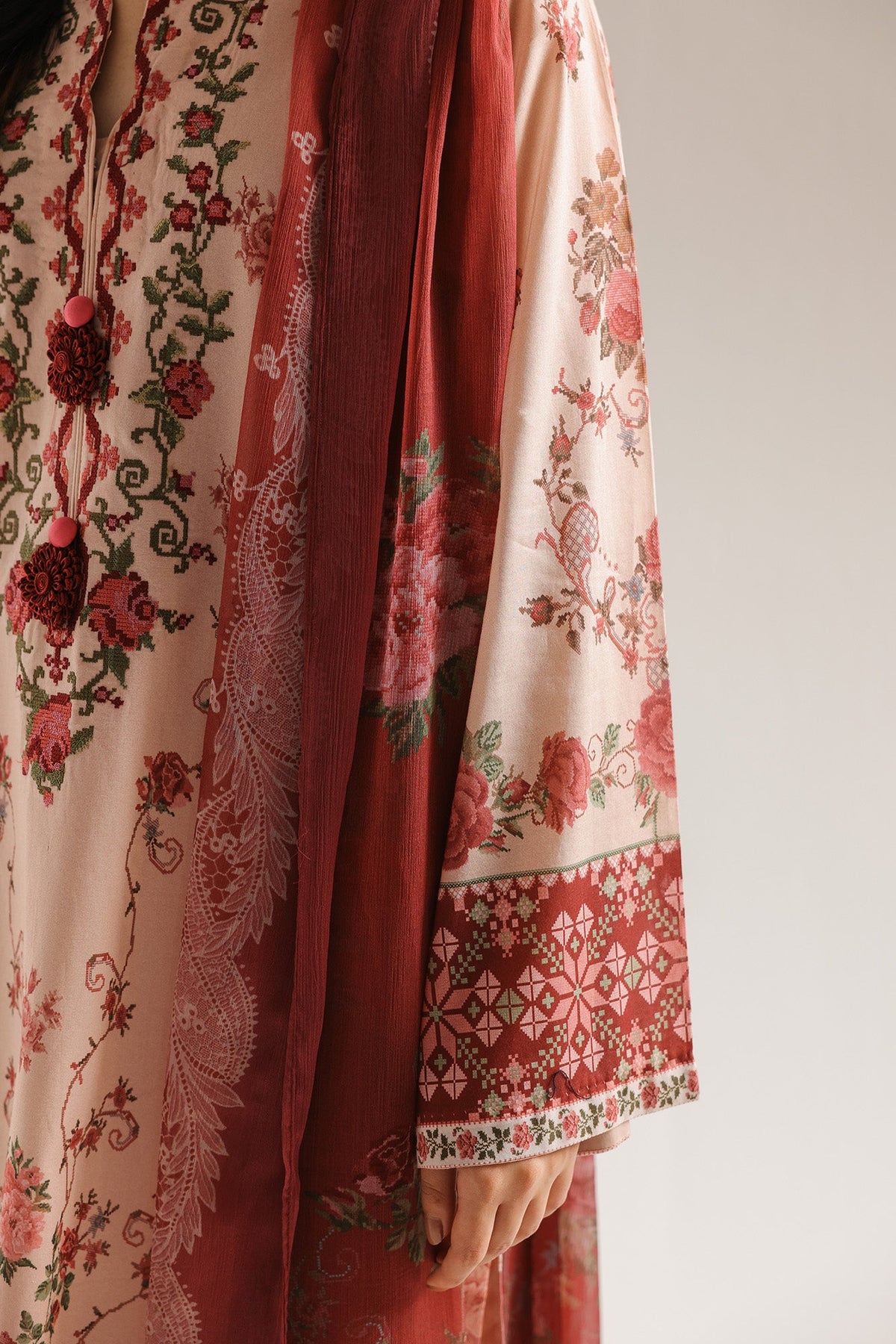 EMBROIDERED SUIT (E0826/203/527)