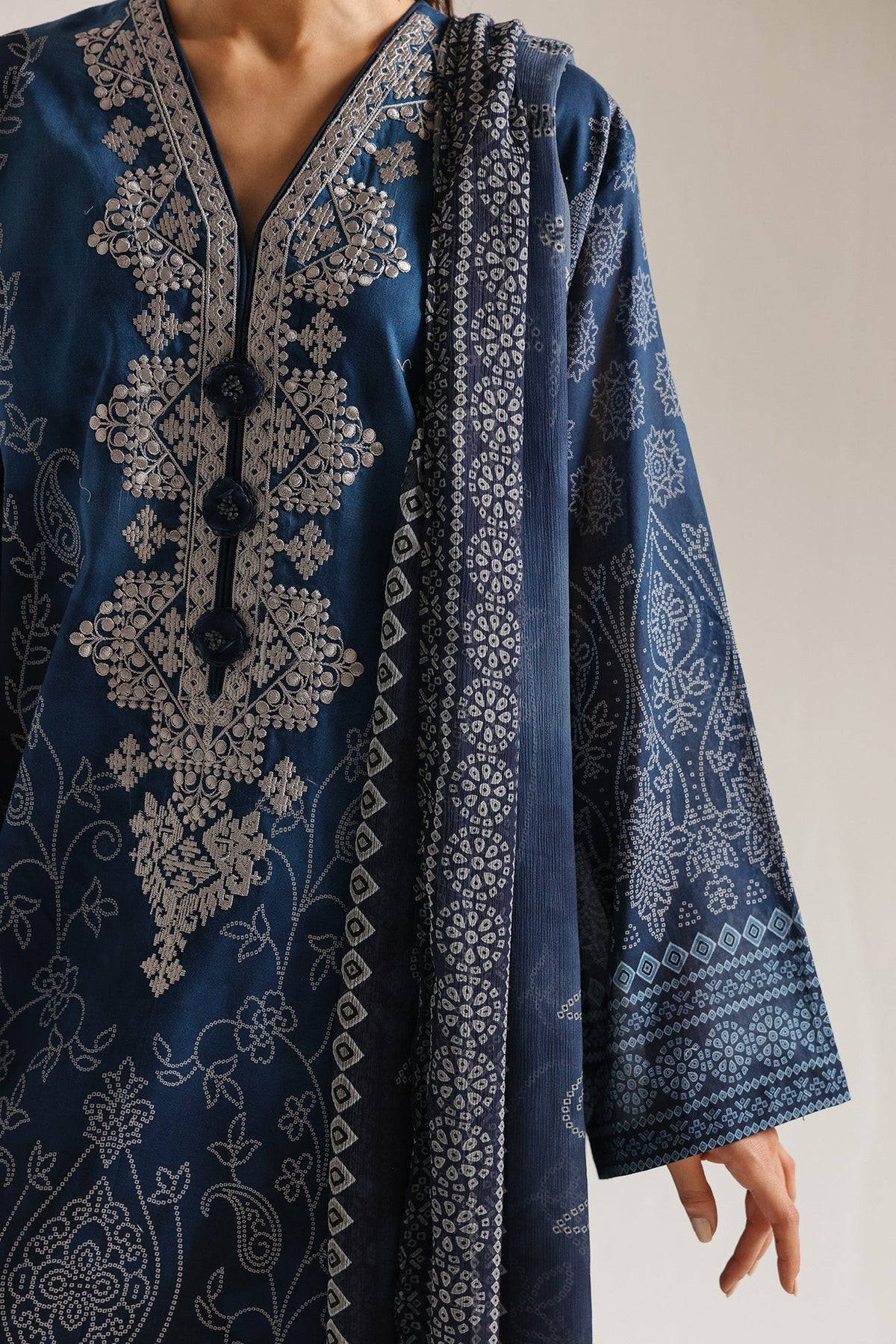 EMBROIDERED SUIT (E0828/203/622)