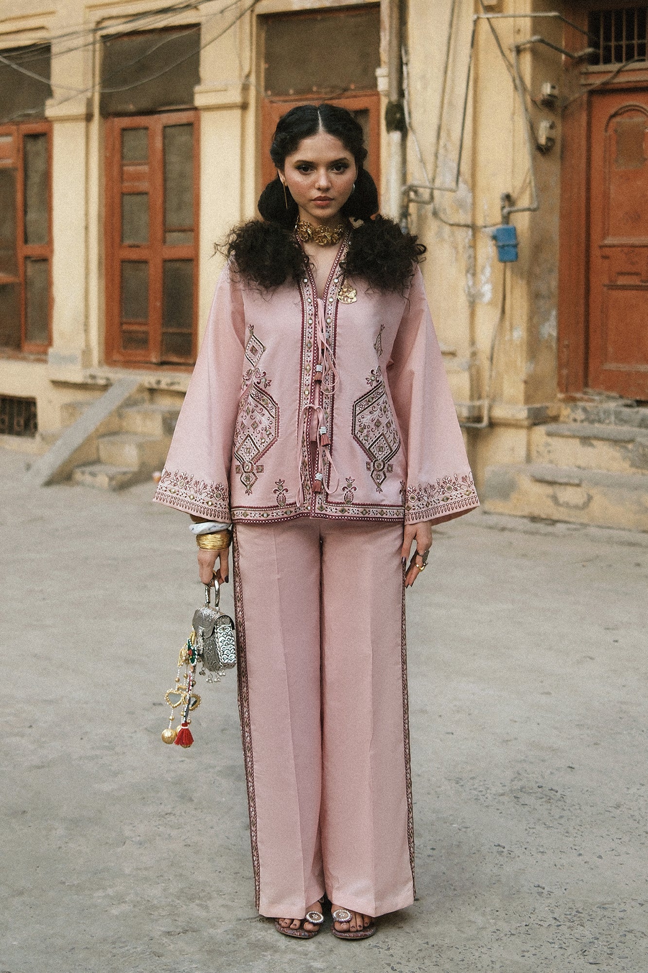 EMBROIDERED SUIT (E0829/119/426)