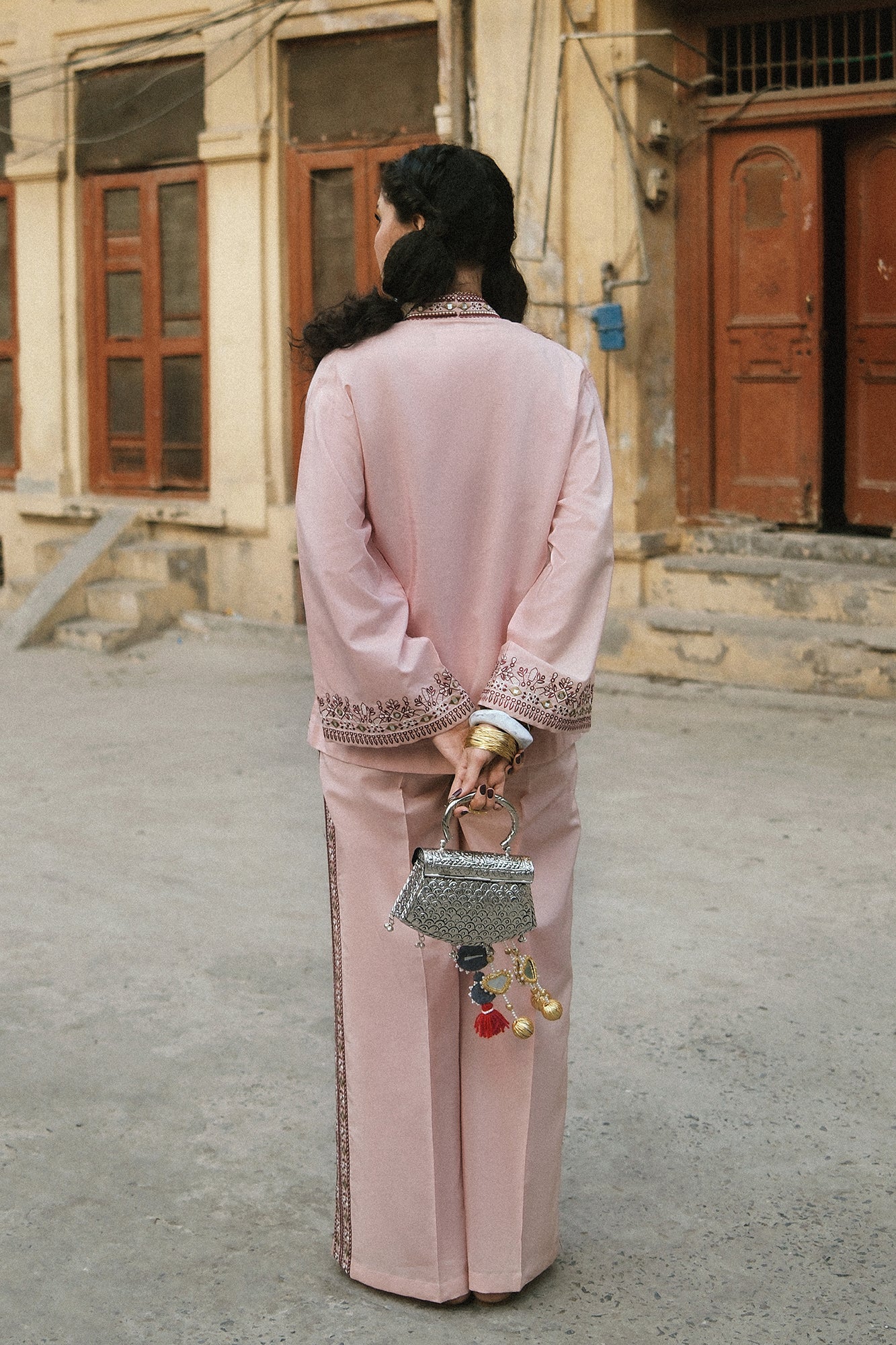 EMBROIDERED SUIT (E0829/119/426)