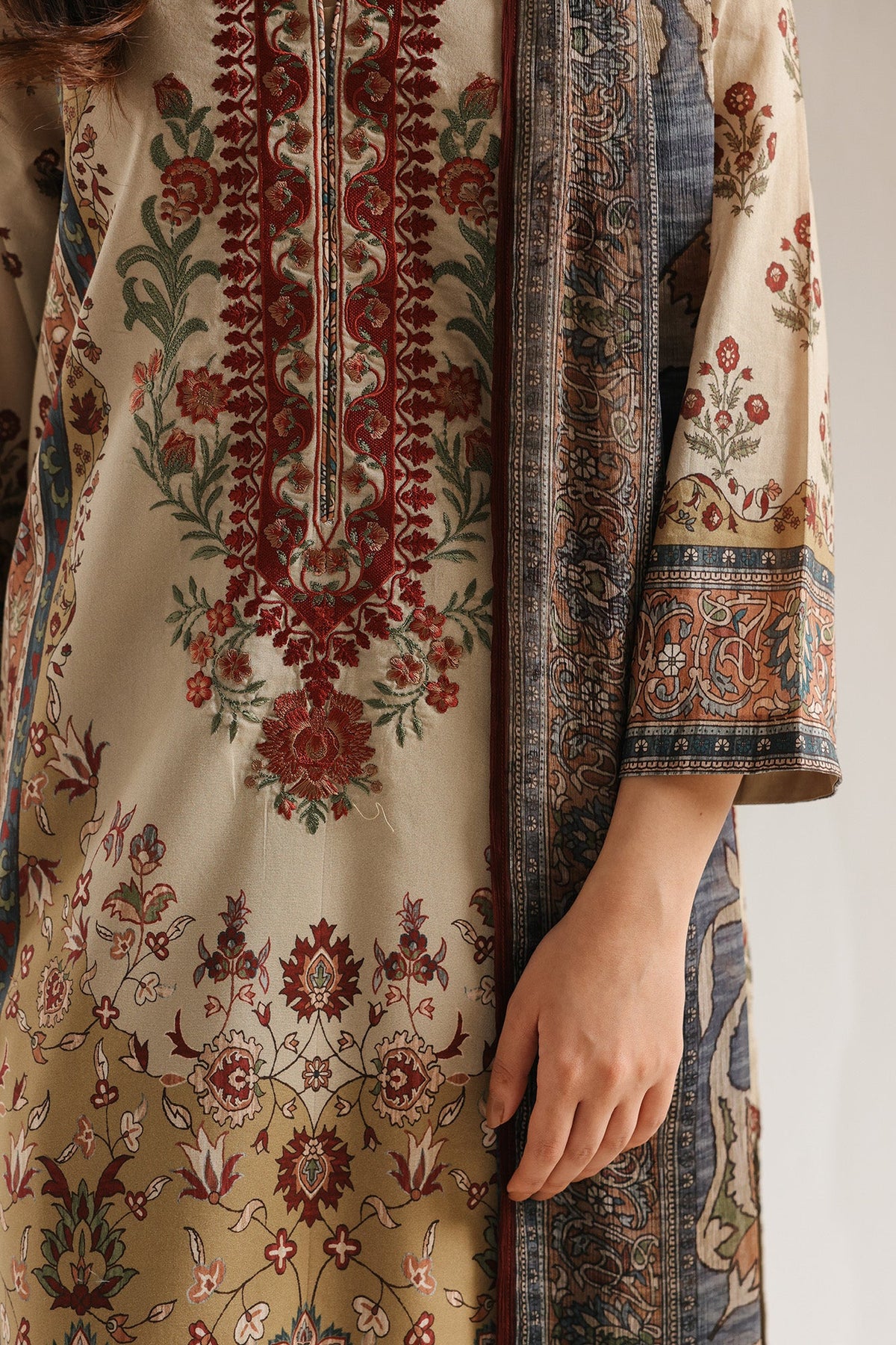 EMBROIDERED SUIT (E0829/203/007)