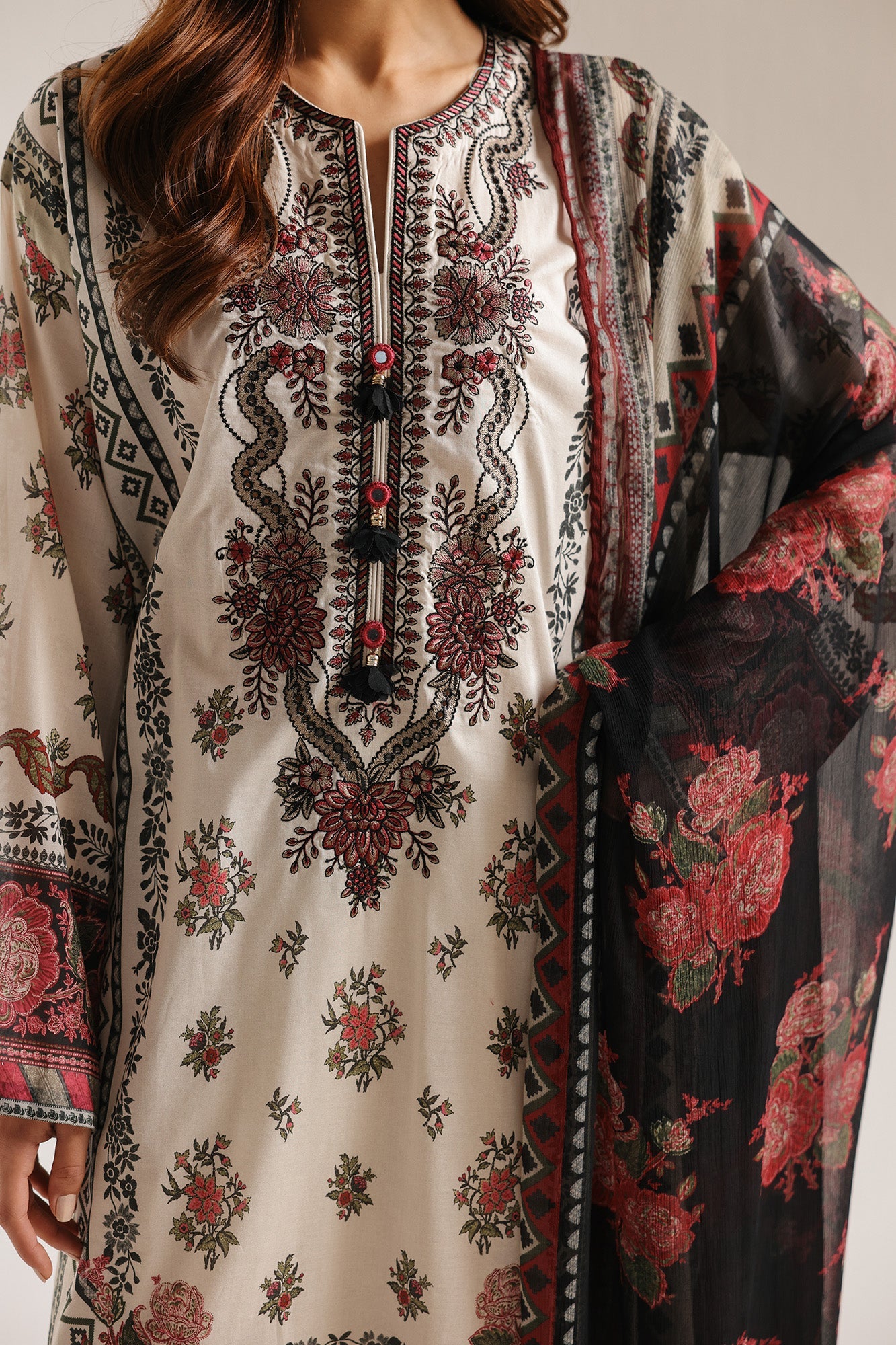 EMBROIDERED SUIT (E0831/203/006)
