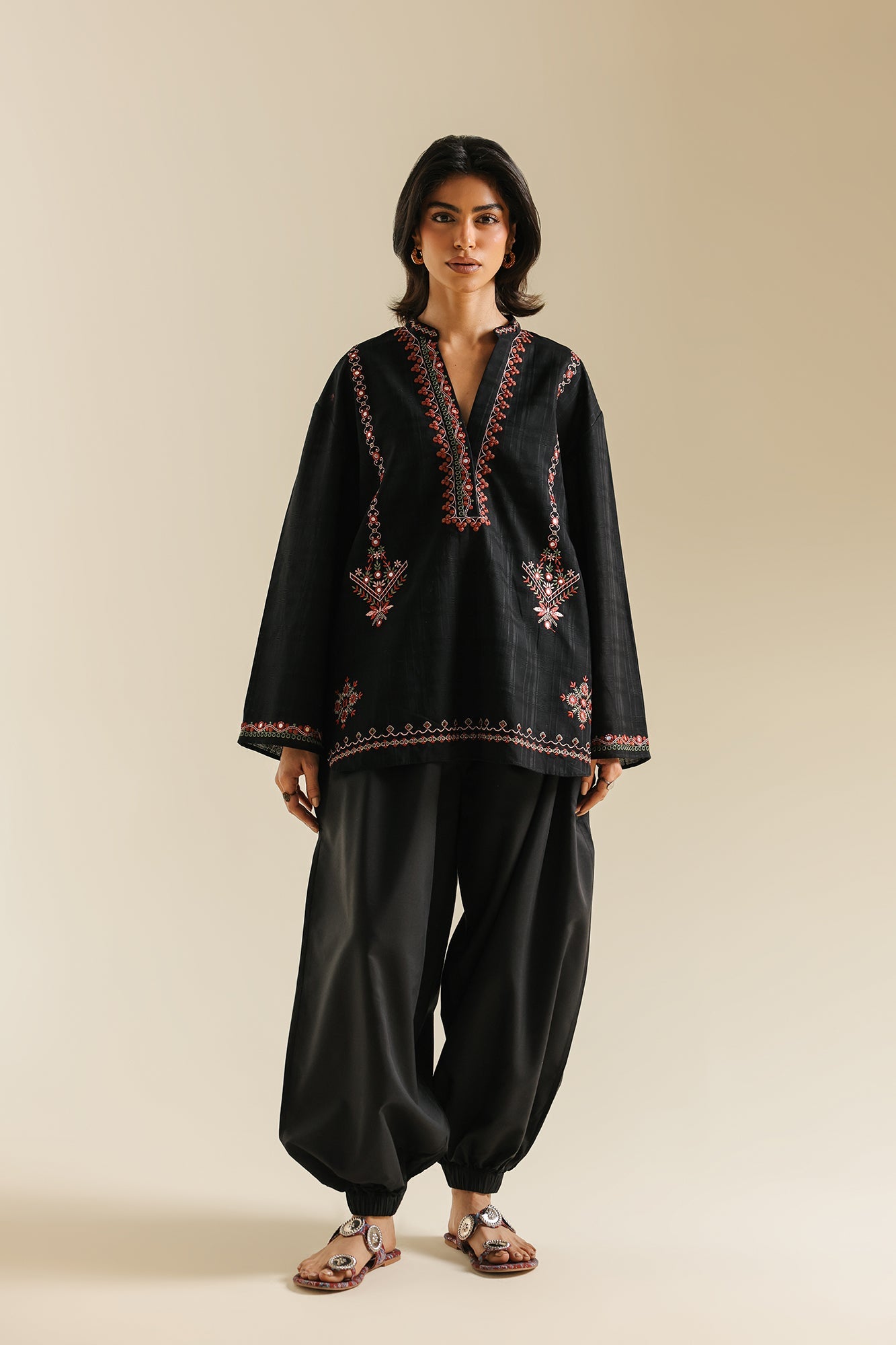 EMBROIDERED TOP (E0832/119/901)