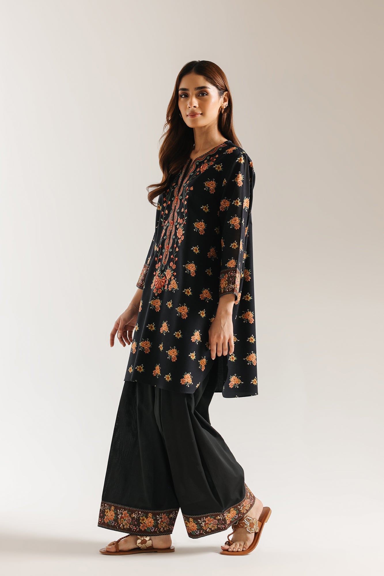 EMBROIDERED SUIT (E0833/203/902)