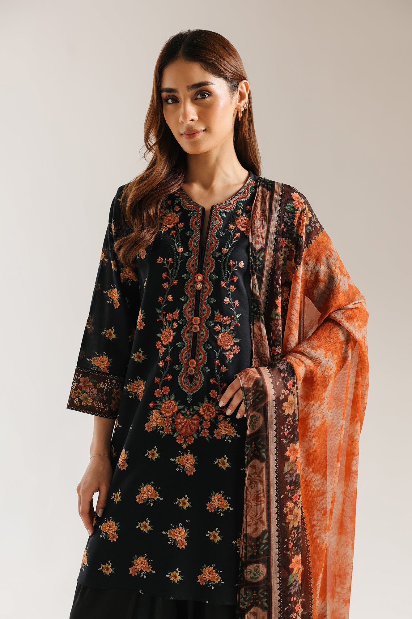 EMBROIDERED SUIT (E0833/203/902)