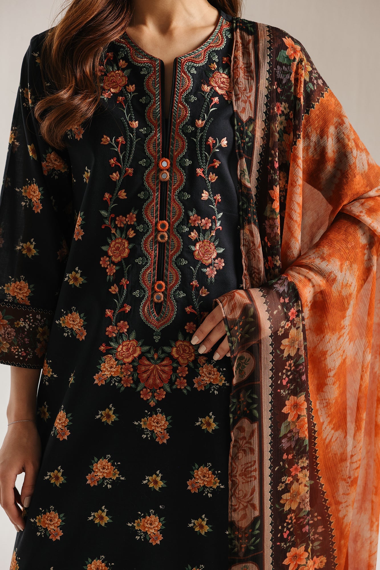 EMBROIDERED SUIT (E0833/203/902)