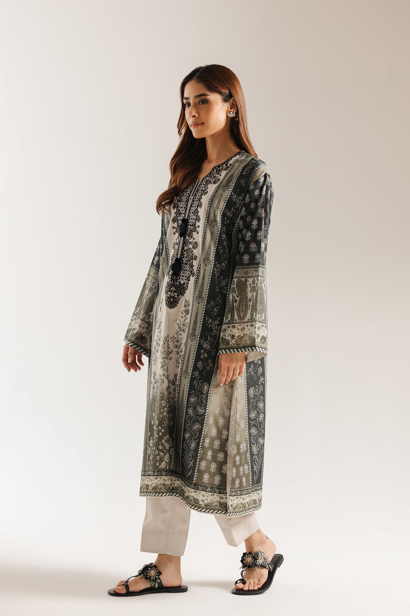EMBROIDERED SUIT (E0834/203/118)
