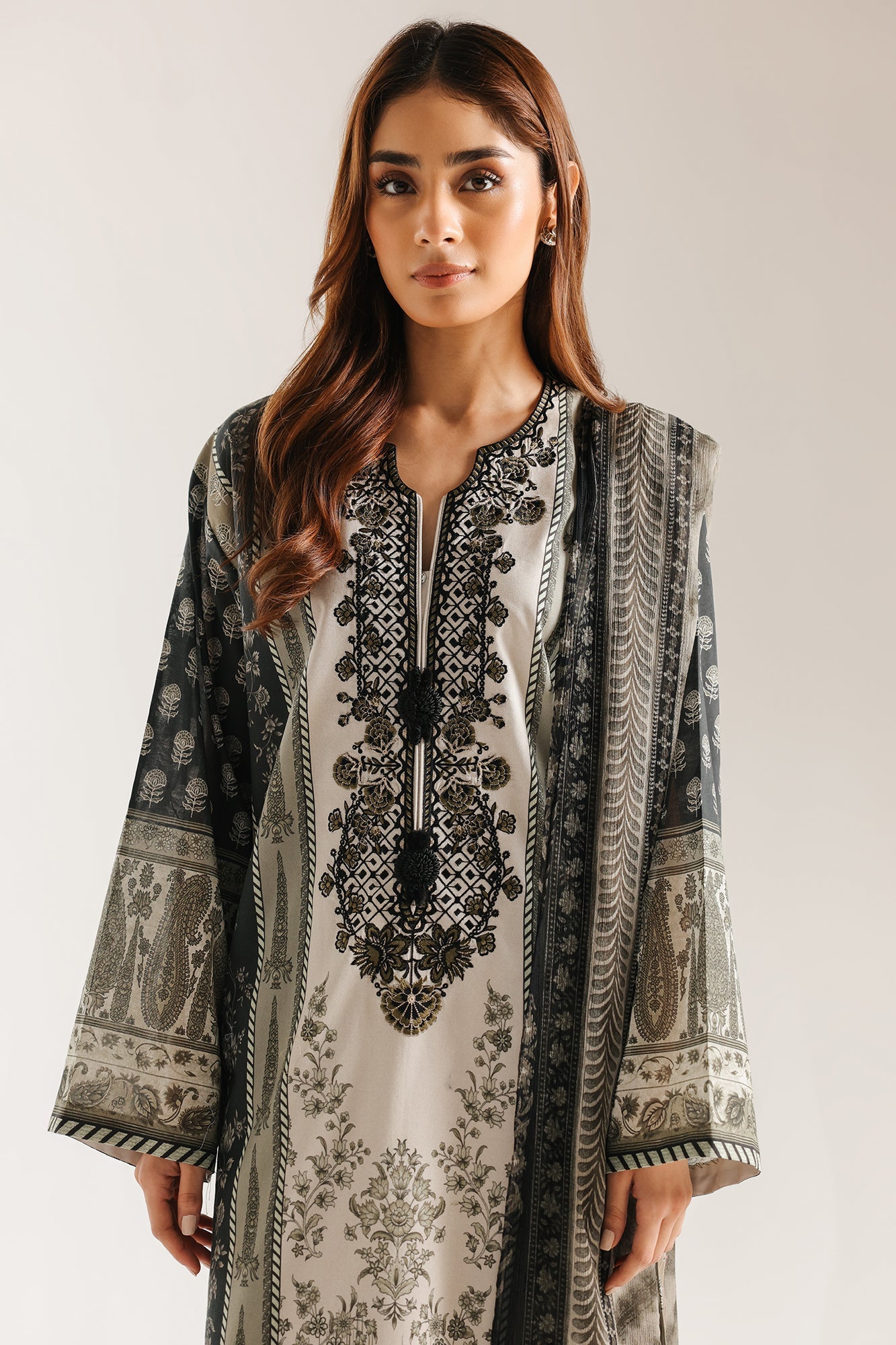EMBROIDERED SUIT (E0834/203/118)