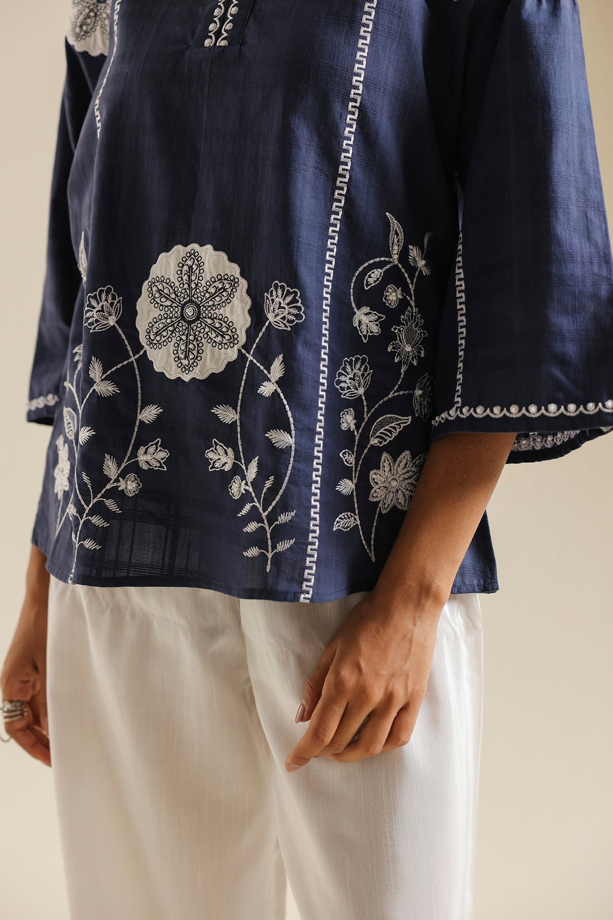 EMBROIDERED TOP (E0835/119/619)