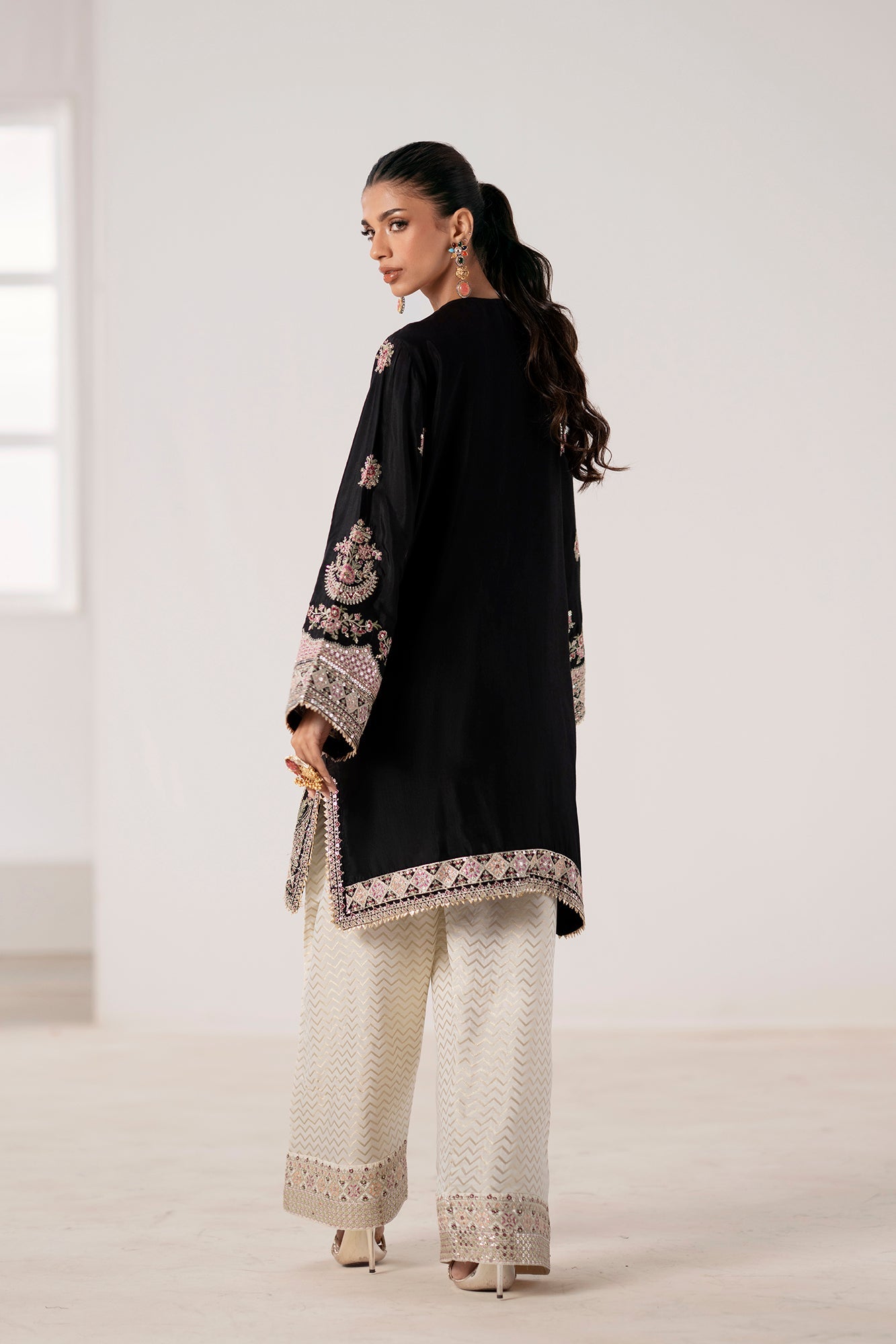 EMBROIDERED SUIT (E0837/104/902)