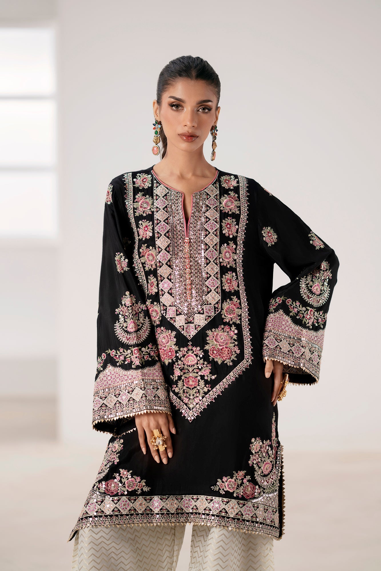 EMBROIDERED SUIT (E0837/104/902)