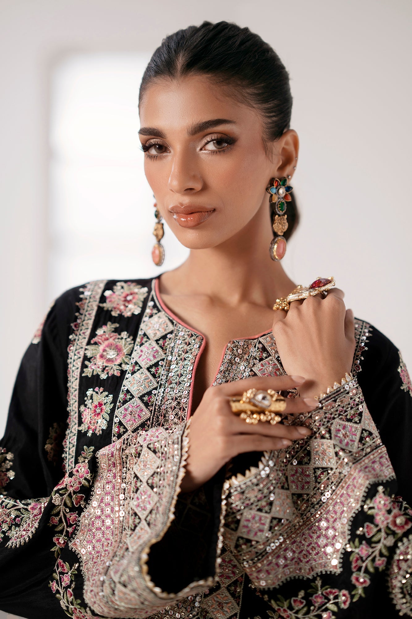 EMBROIDERED SUIT (E0837/104/902)