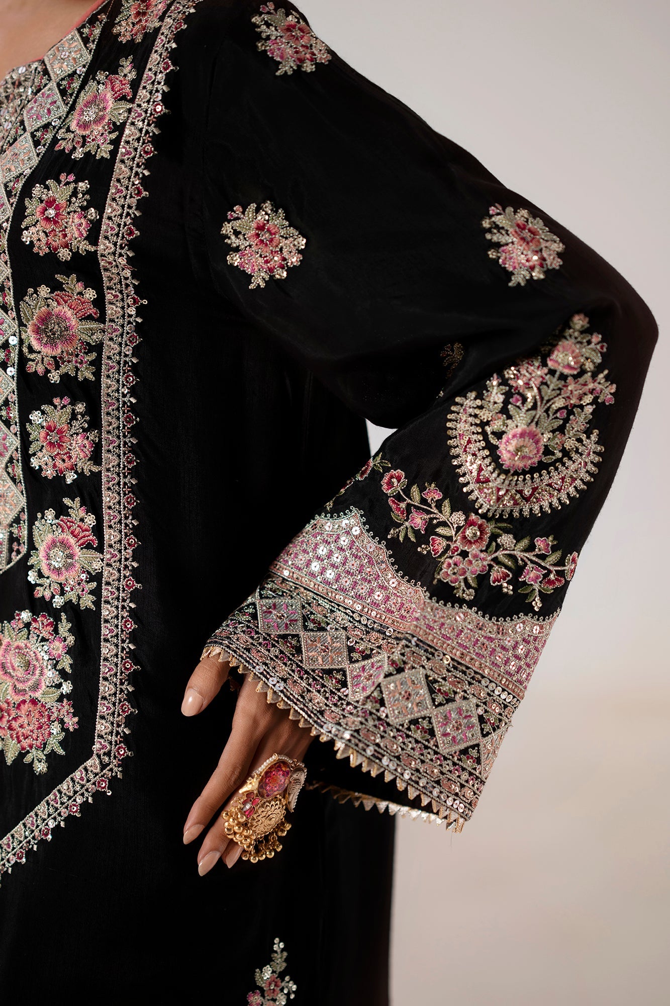 EMBROIDERED SUIT (E0837/104/902)