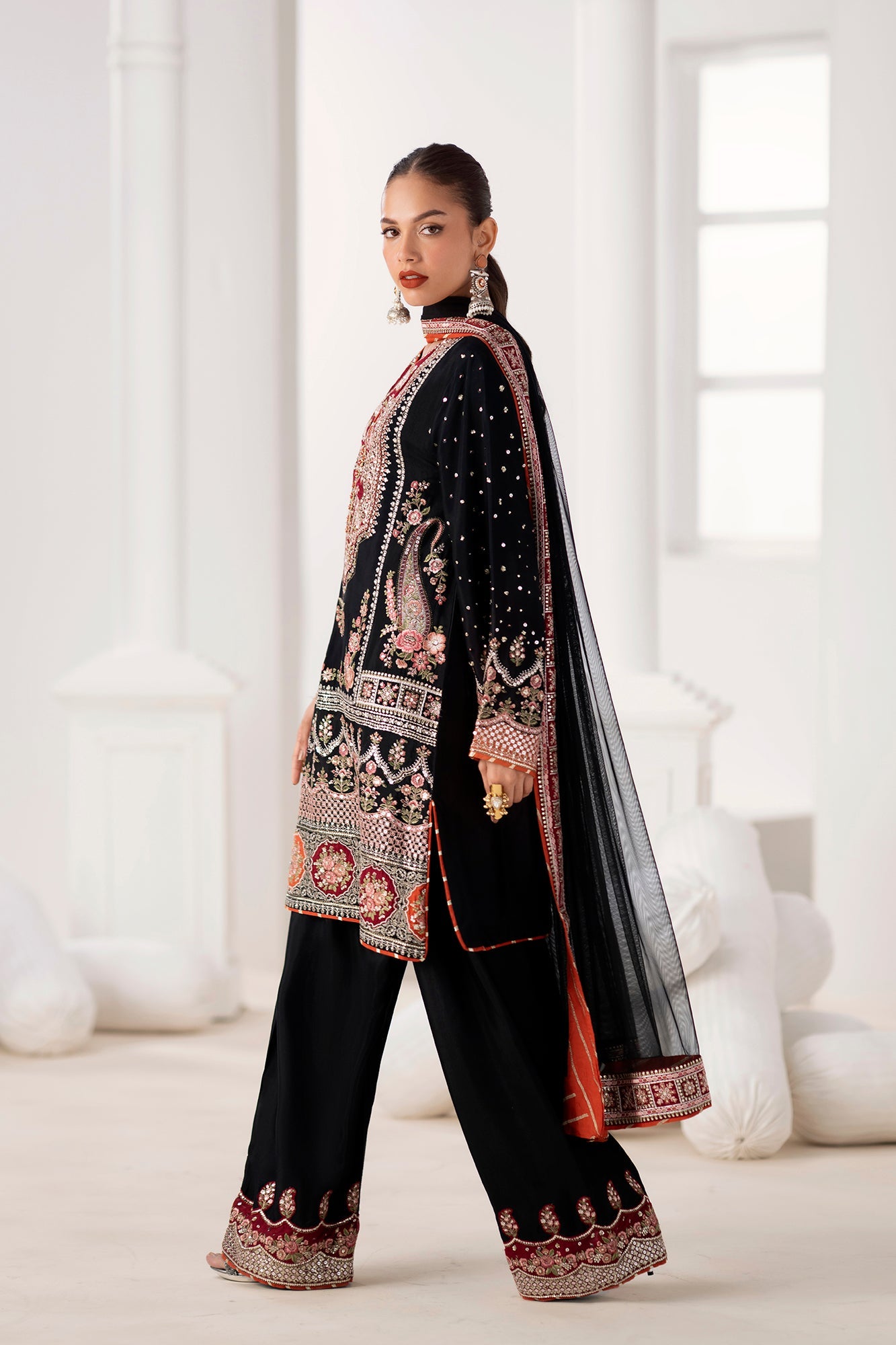 EMBROIDERED SUIT (E0838/104/902)