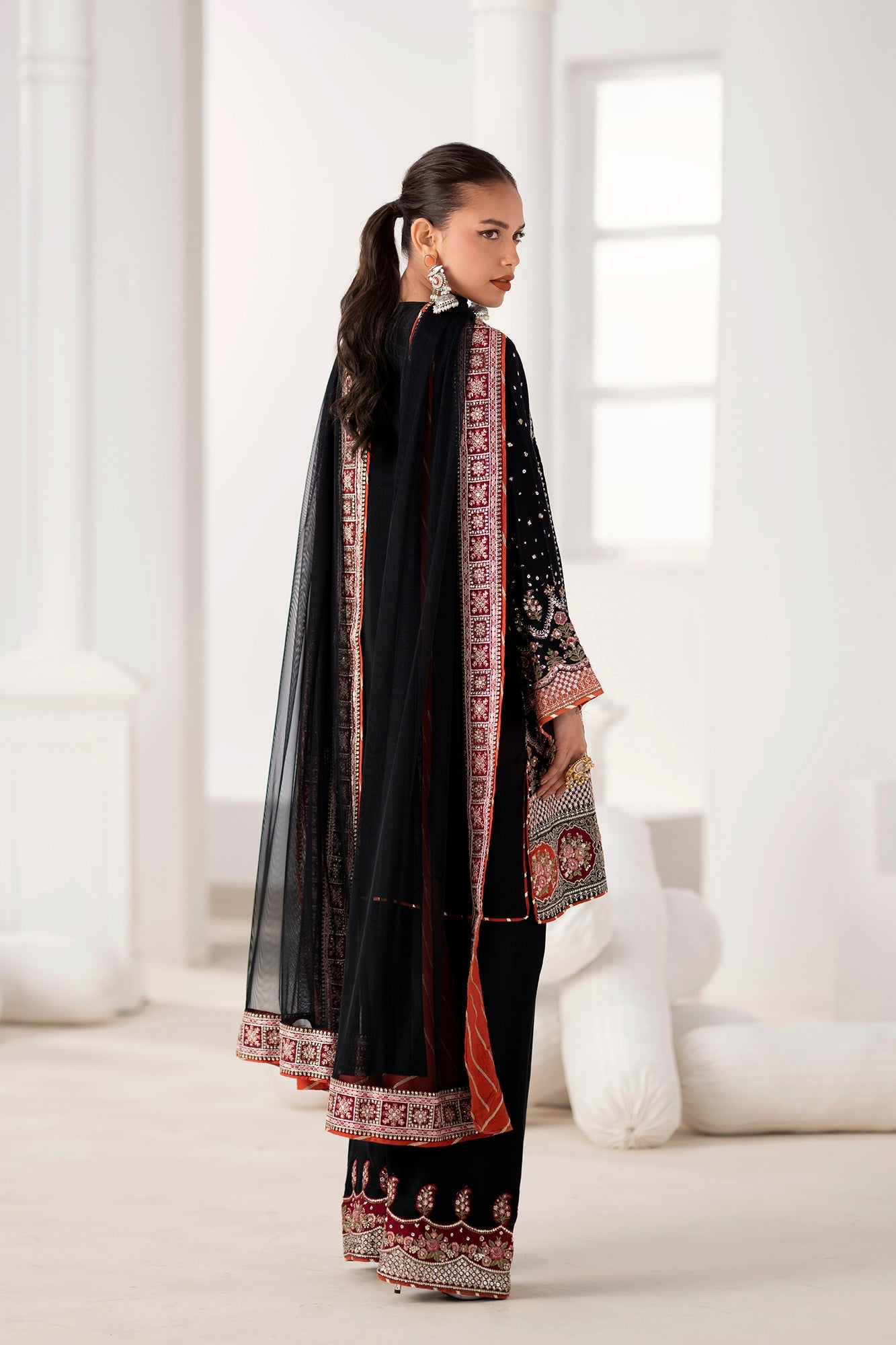 EMBROIDERED SUIT (E0838/104/902)
