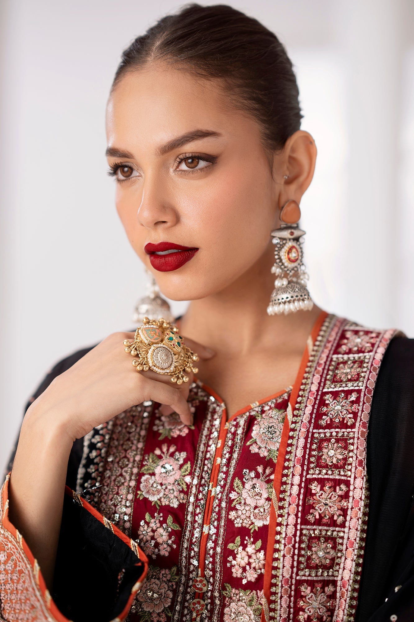 EMBROIDERED SUIT (E0838/104/902)